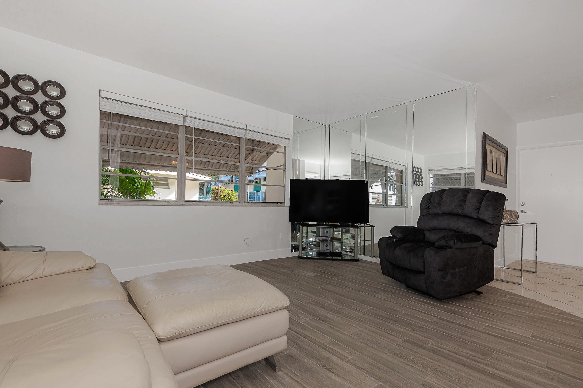 1333 E Hallandale Beach Boulevard 101, Hallandale Beach, FL 33009 — photo 9 of 30