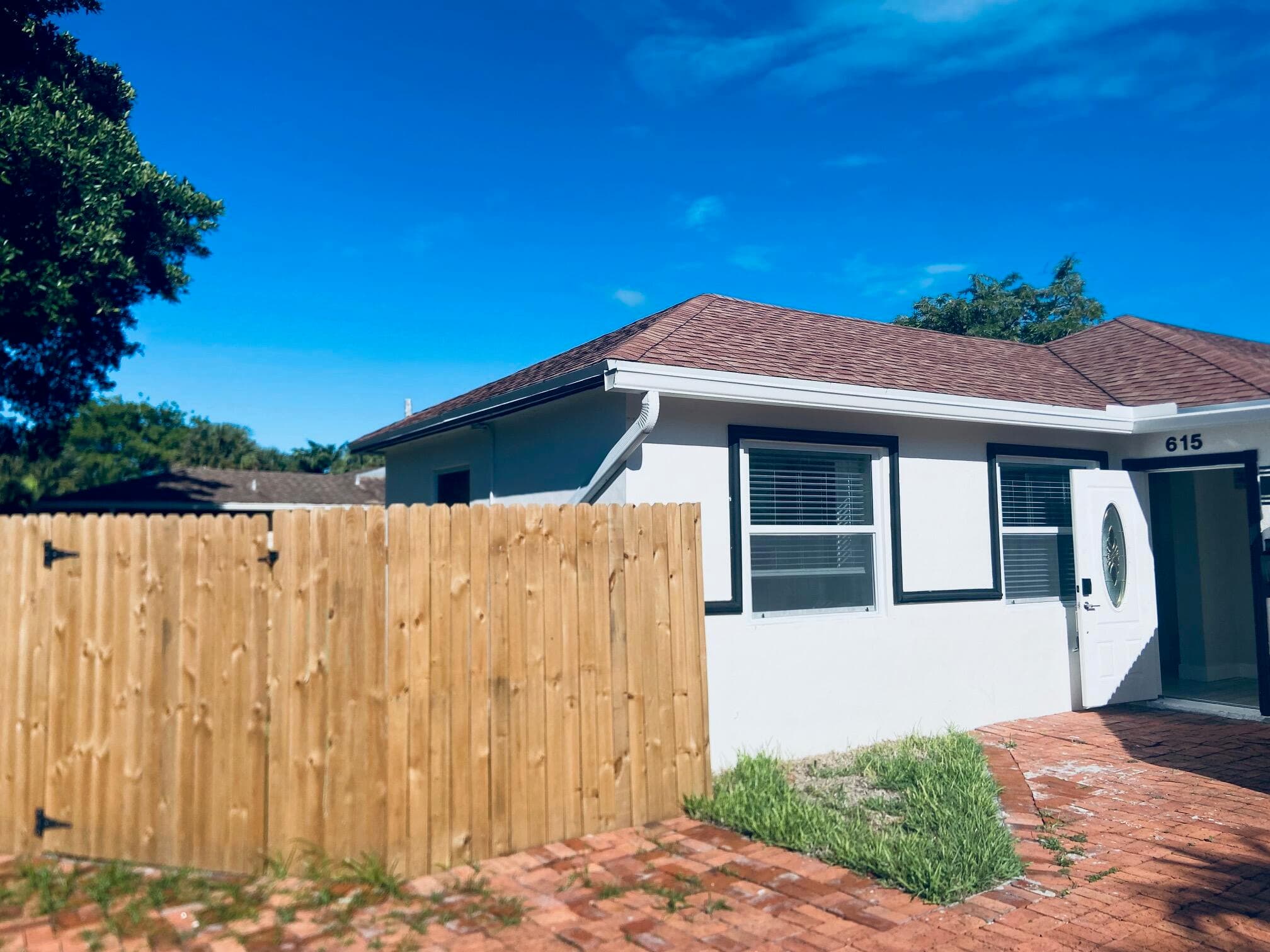 615 NE 2nd Avenue, Delray Beach, FL 33444 — photo 3 of 35