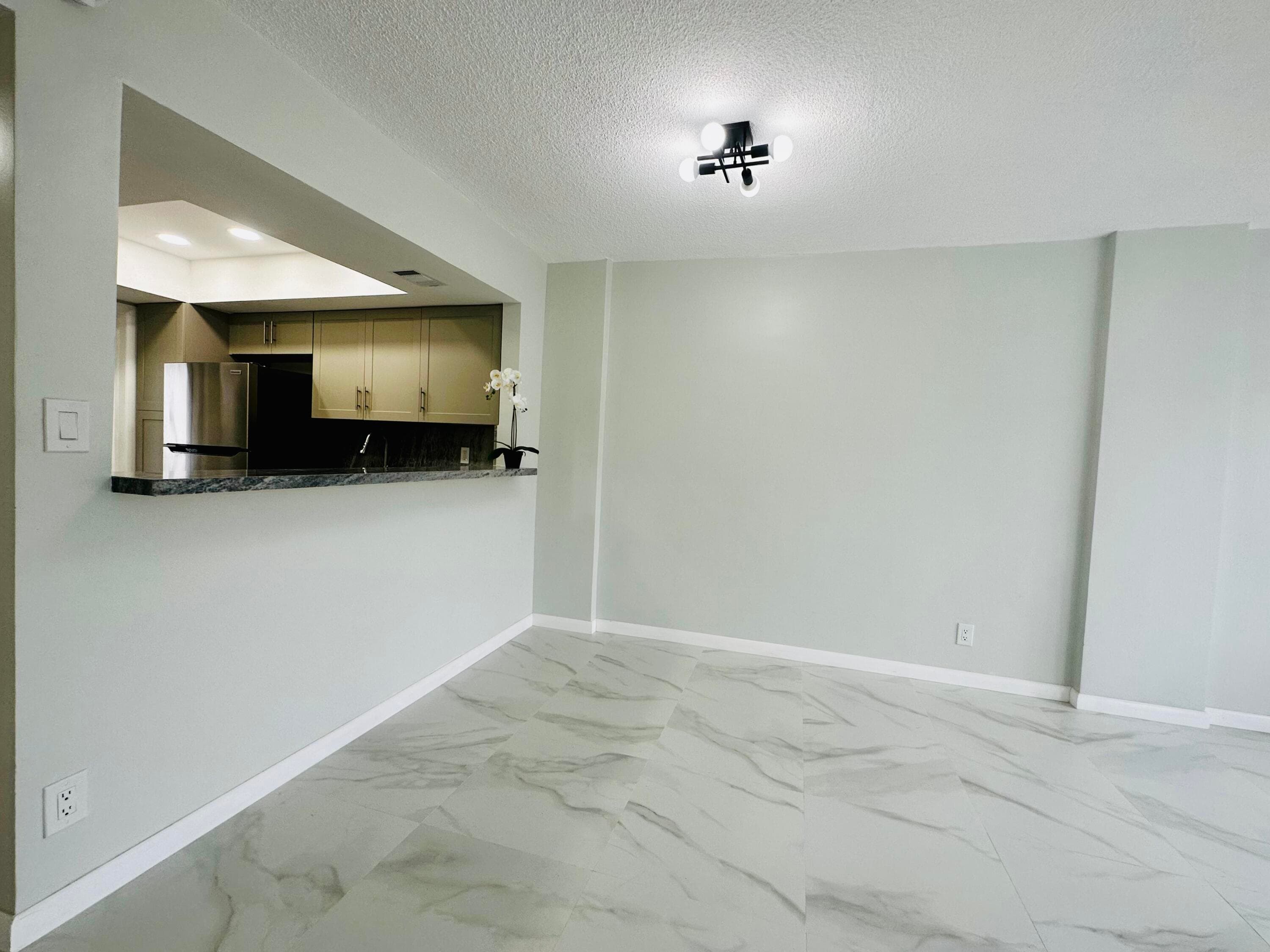 1333 E Hallandale Beach Boulevard 302, Hallandale Beach, FL 33009 — photo 29 of 34