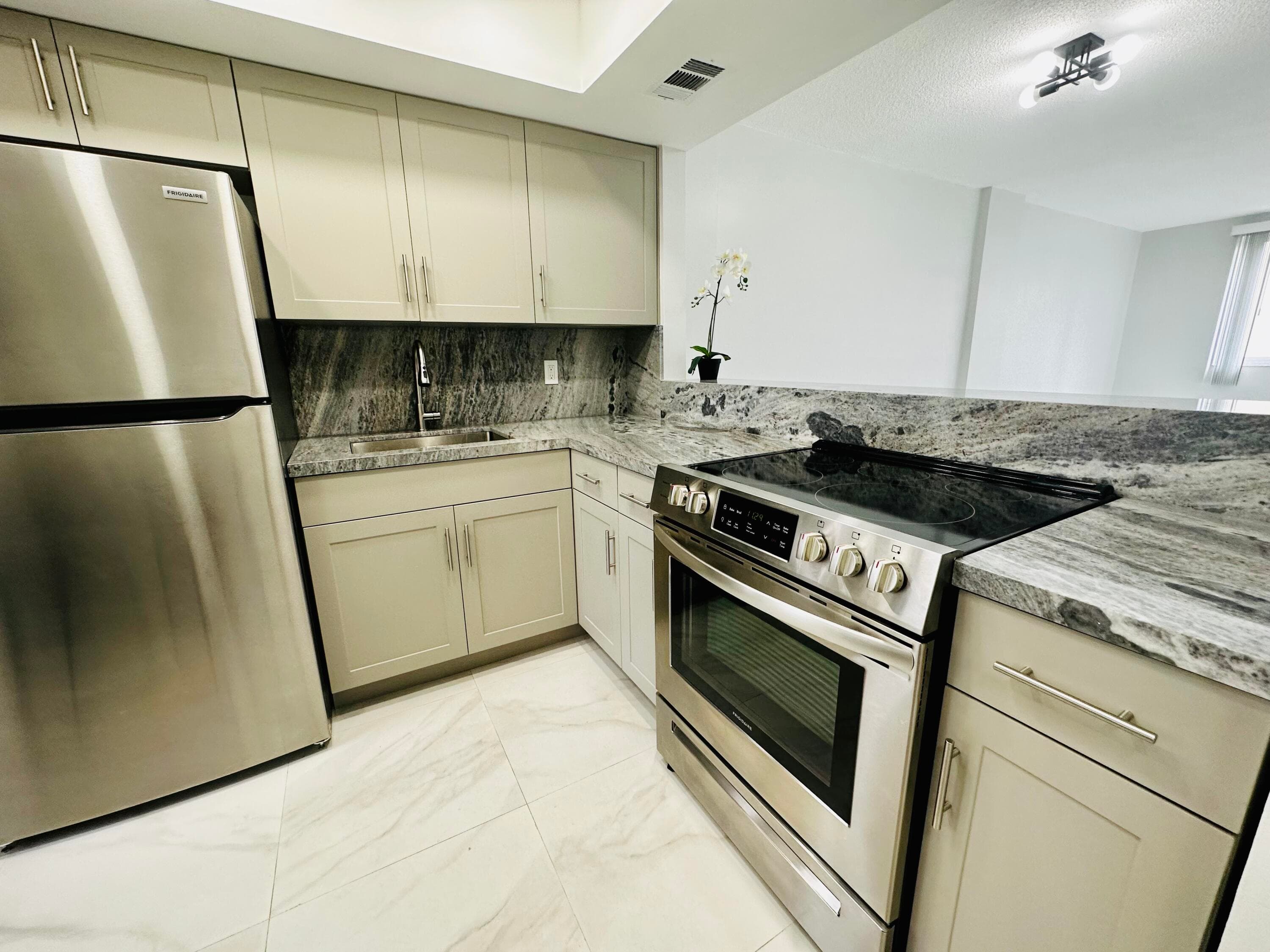 1333 E Hallandale Beach Boulevard 302, Hallandale Beach, FL 33009 — photo 12 of 34