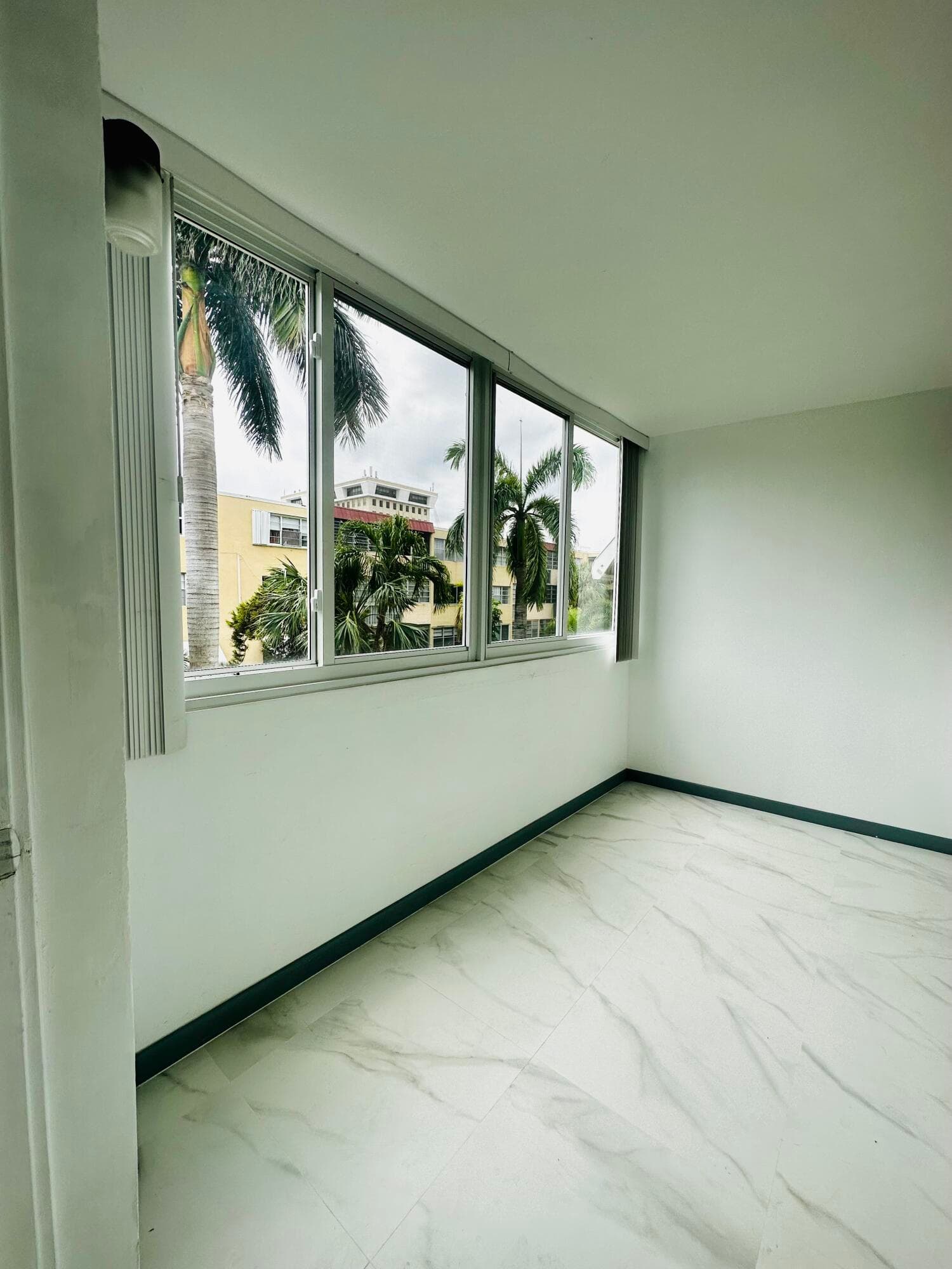 1333 E Hallandale Beach Boulevard 302, Hallandale Beach, FL 33009 — photo 23 of 34