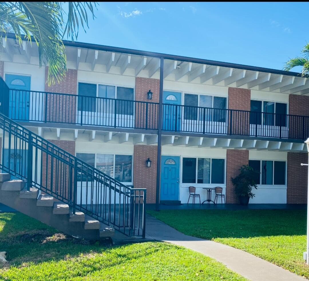 124 Yacht Club Drive 6, North Palm Beach, FL 33408 — photo 1 of 6