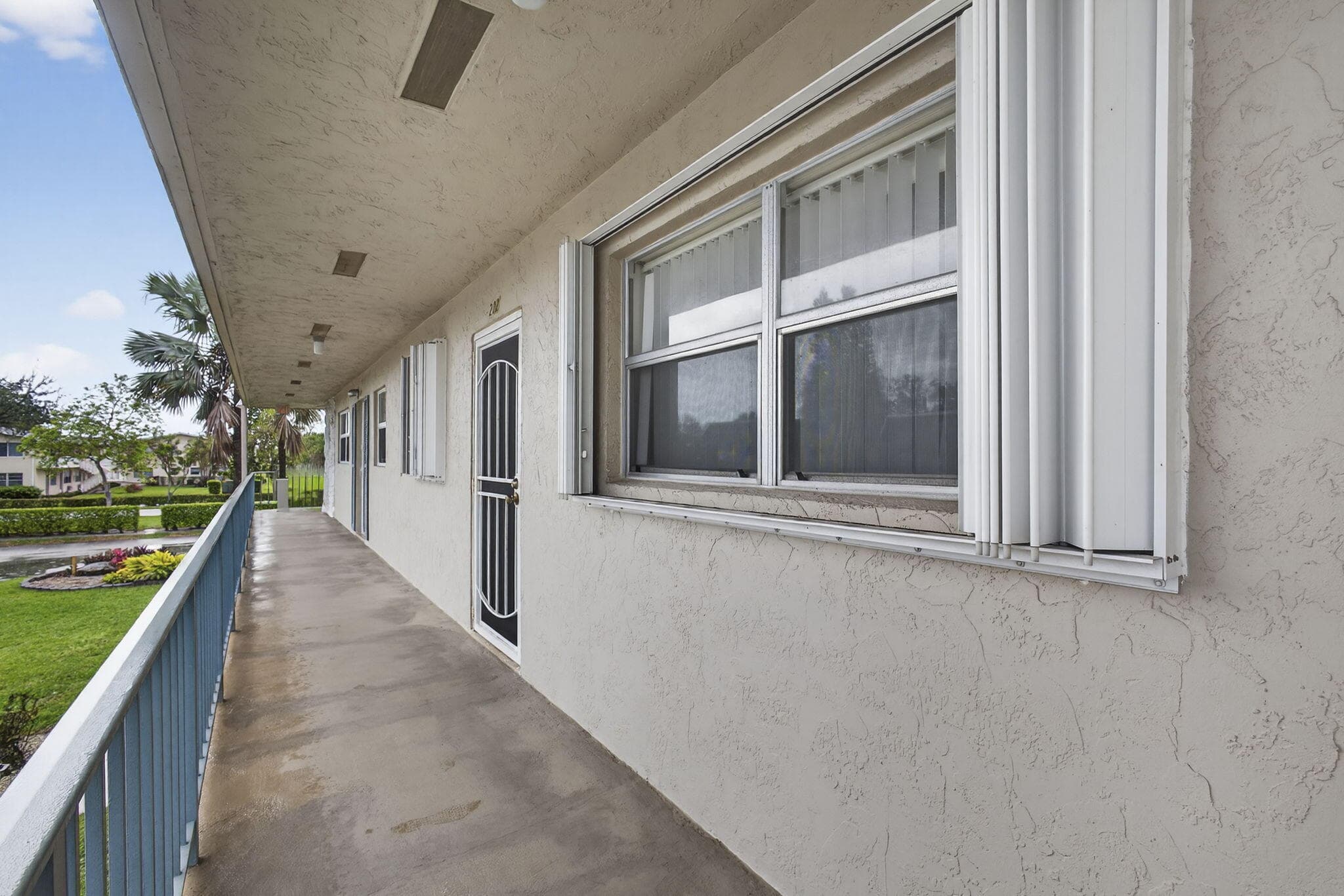 202 Oxford 200, West Palm Beach, FL 33417 — photo 3 of 35