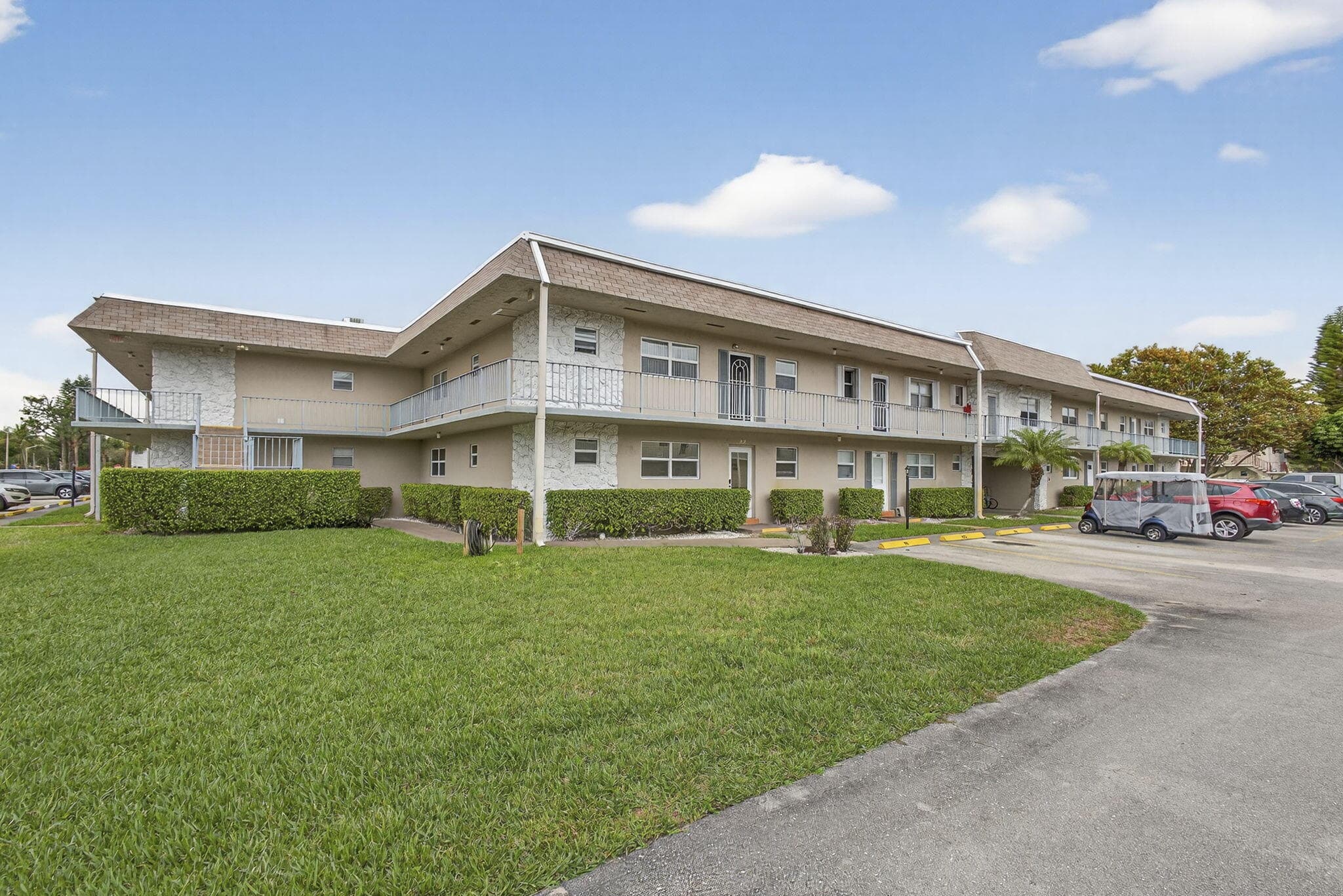 202 Oxford 200, West Palm Beach, FL 33417 — photo 2 of 35