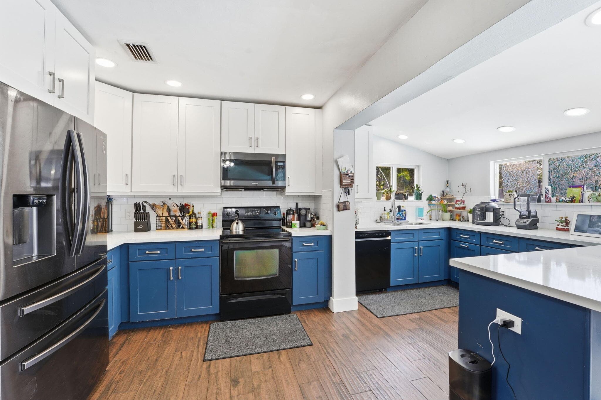 2725 NE 6th Avenue, Wilton Manors, FL 33334 — photo 12 of 43