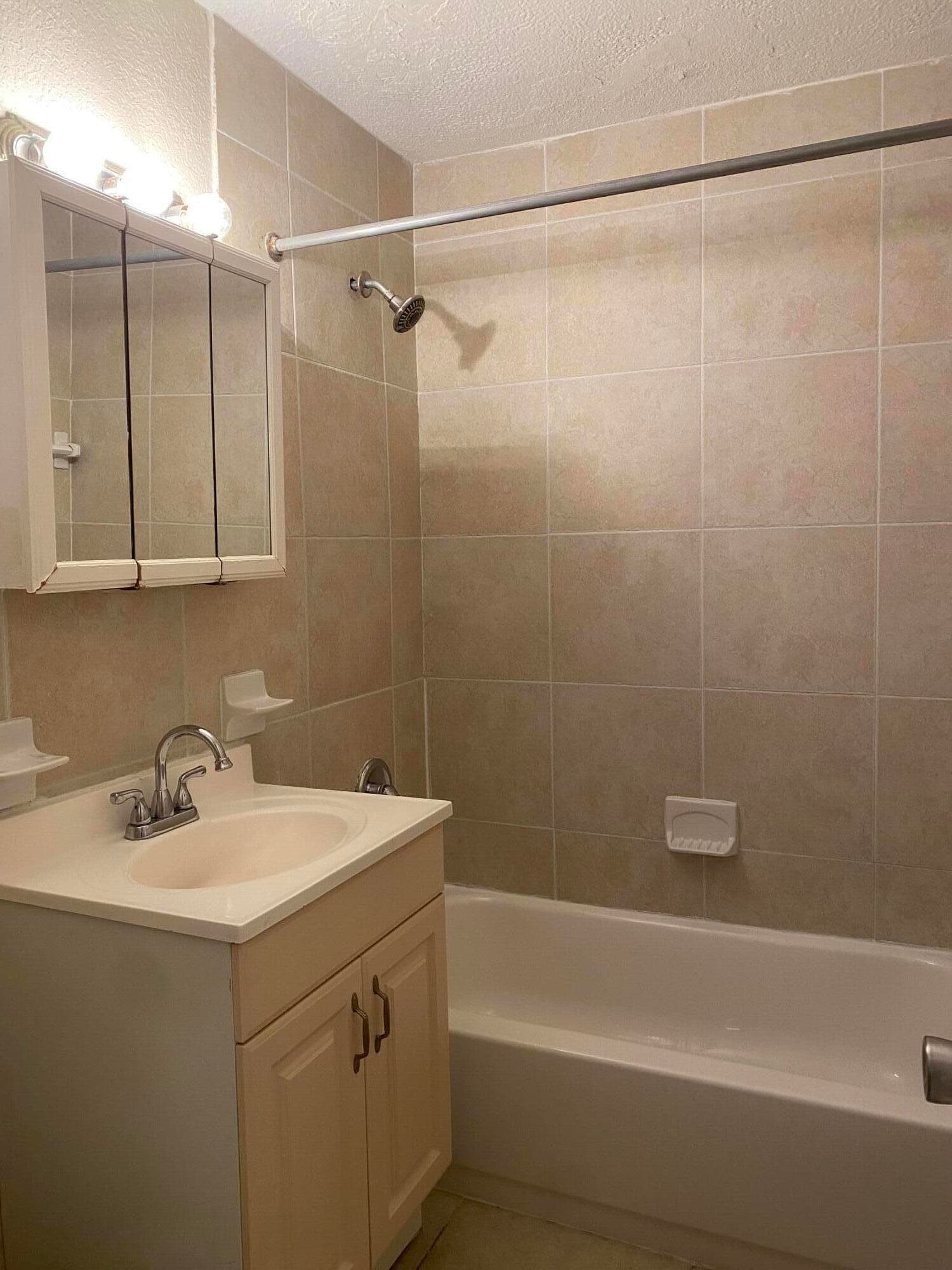 124 Yacht Club Drive 6, North Palm Beach, FL 33408 — photo 2 of 6