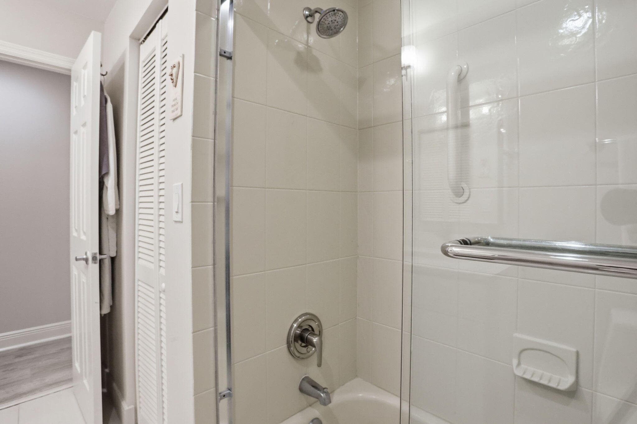 2001 Embassy Drive, West Palm Beach, FL 33401 — photo 32 of 64