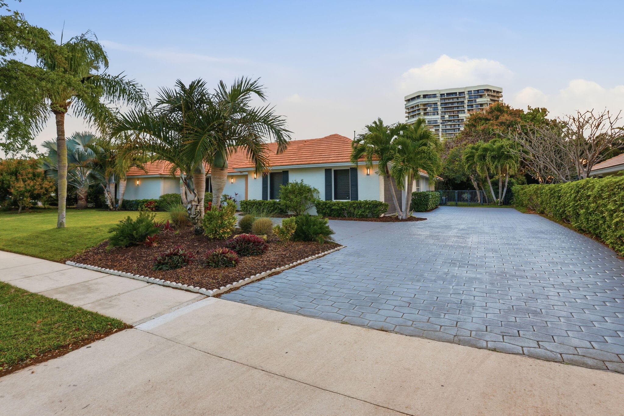 2001 Embassy Drive, West Palm Beach, FL 33401 — photo 3 of 64