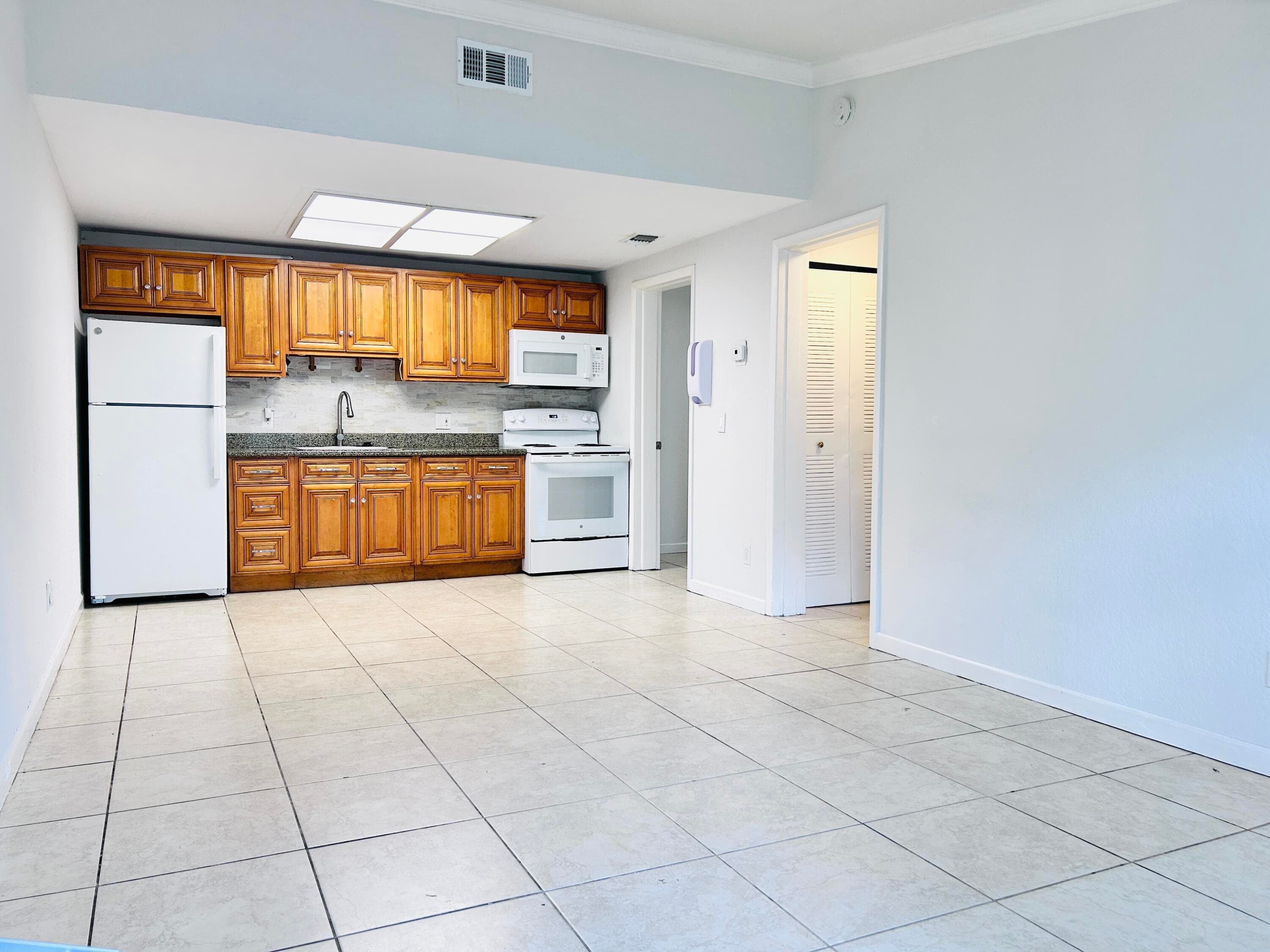 7168 Southgate Boulevard 7168, Tamarac, FL 33321 — photo 7 of 13