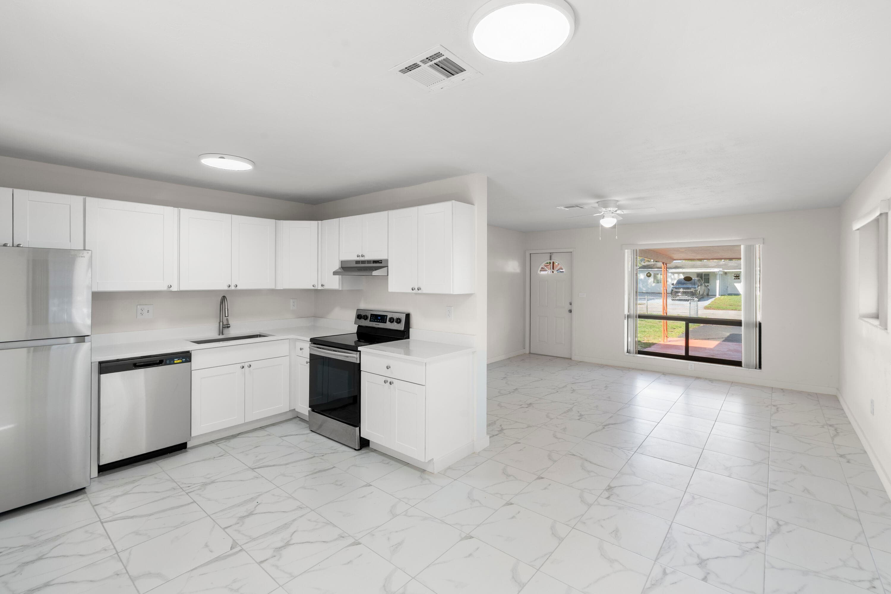 621 N 71st Avenue, Hollywood, FL 33024 — photo 7 of 26