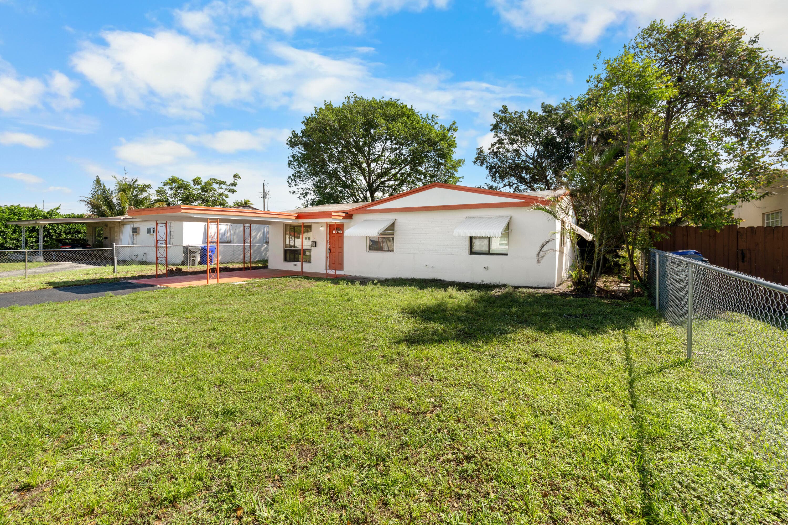 621 N 71st Avenue, Hollywood, FL 33024 — photo 3 of 26