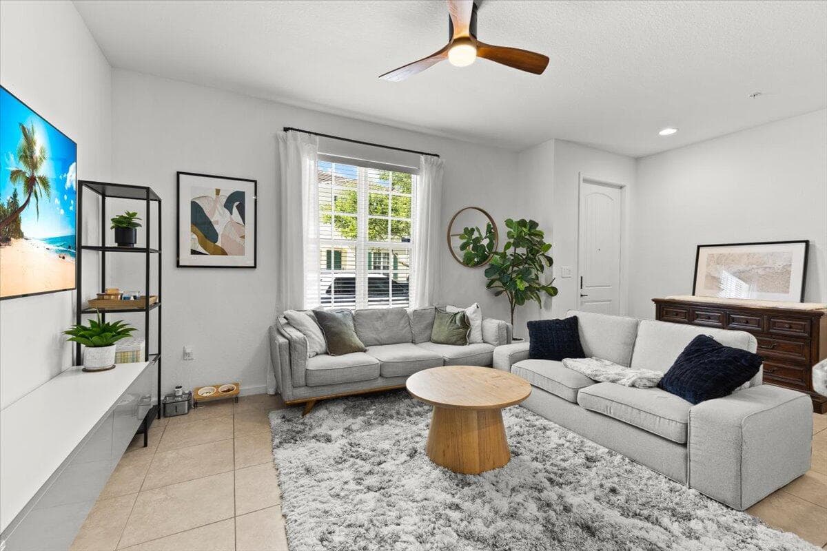 704 SW 2nd Avenue, Pompano Beach, FL 33060 — photo 10 of 34
