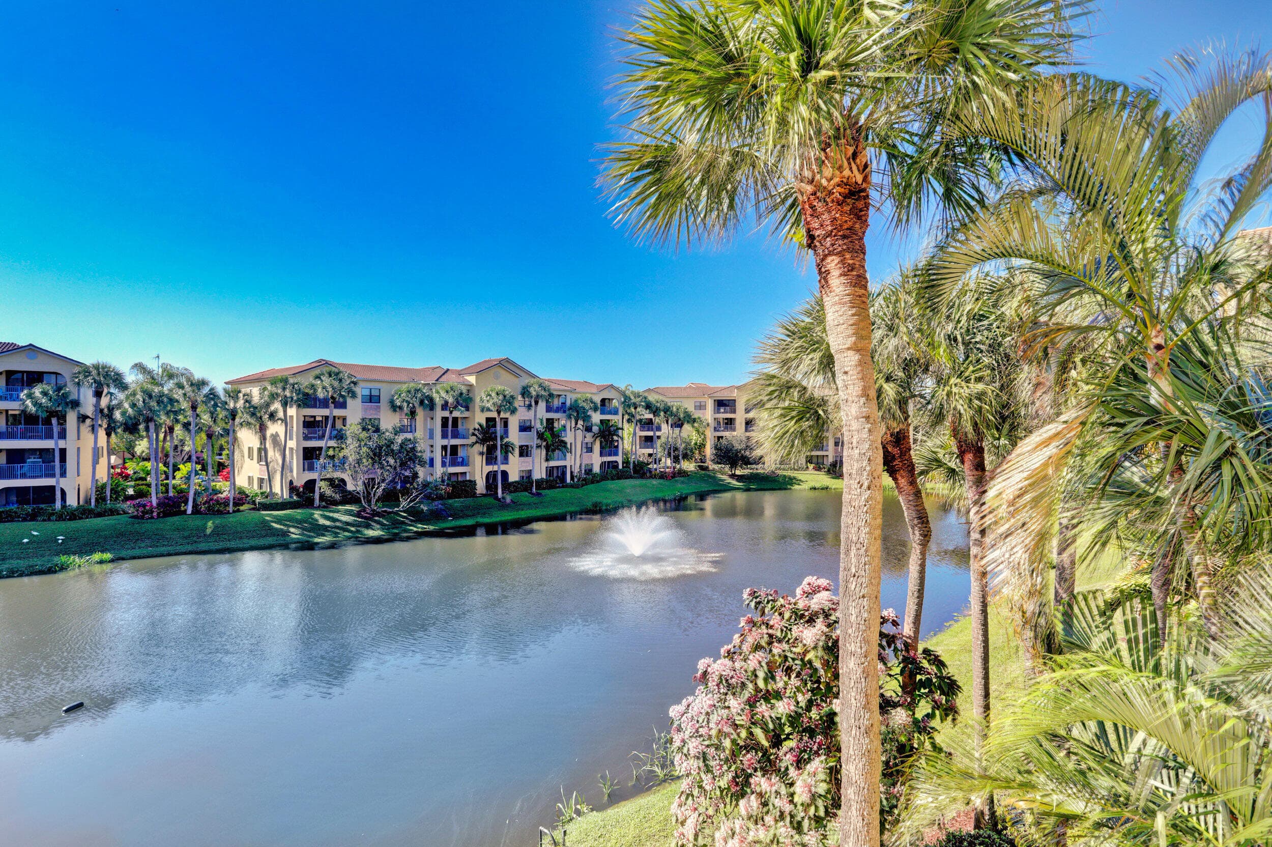800 Uno Lago Drive 305, Juno Beach, FL 33408 — photo