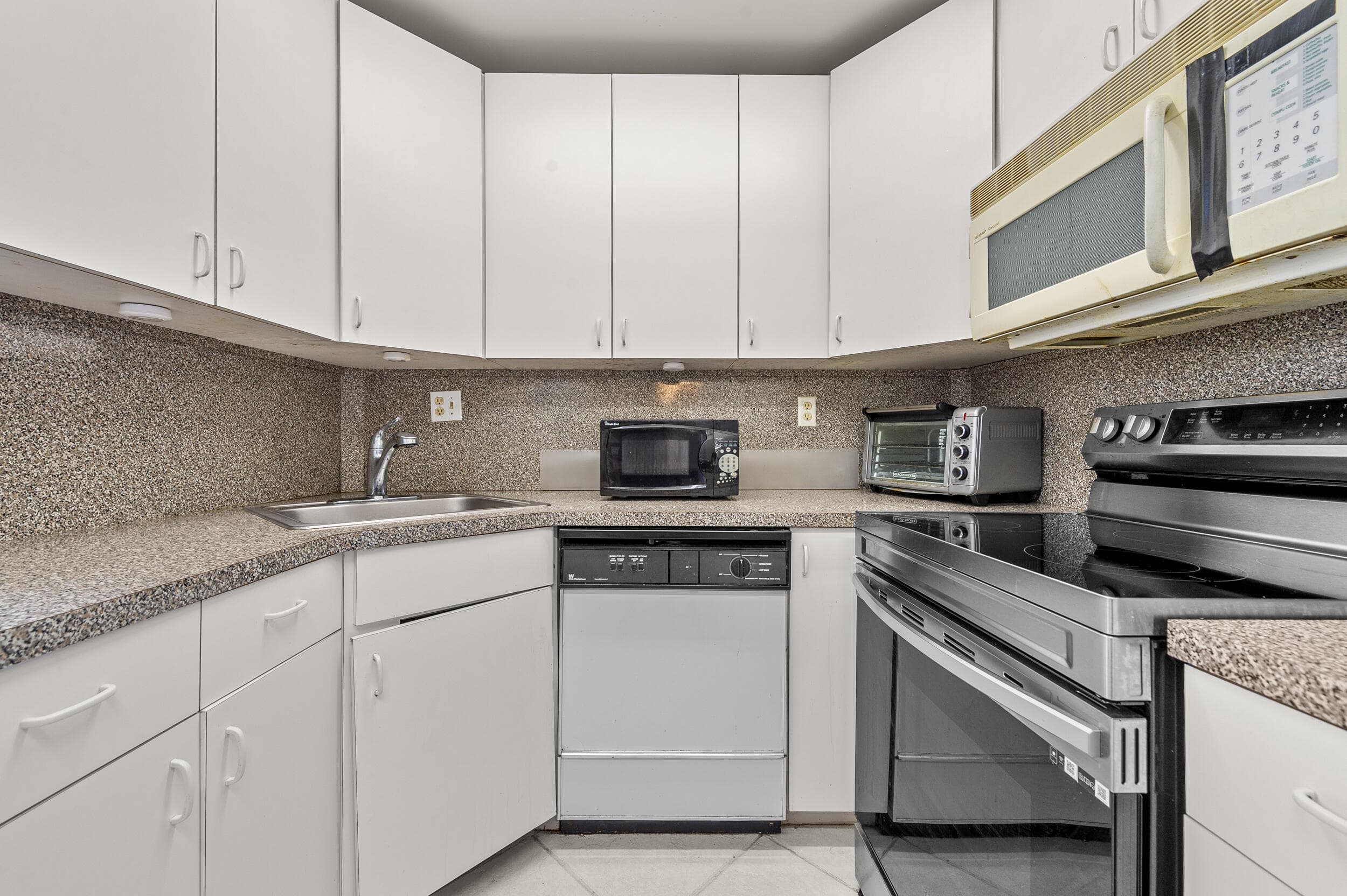 344 Piedmont, Delray Beach, FL 33484 — photo 15 of 28