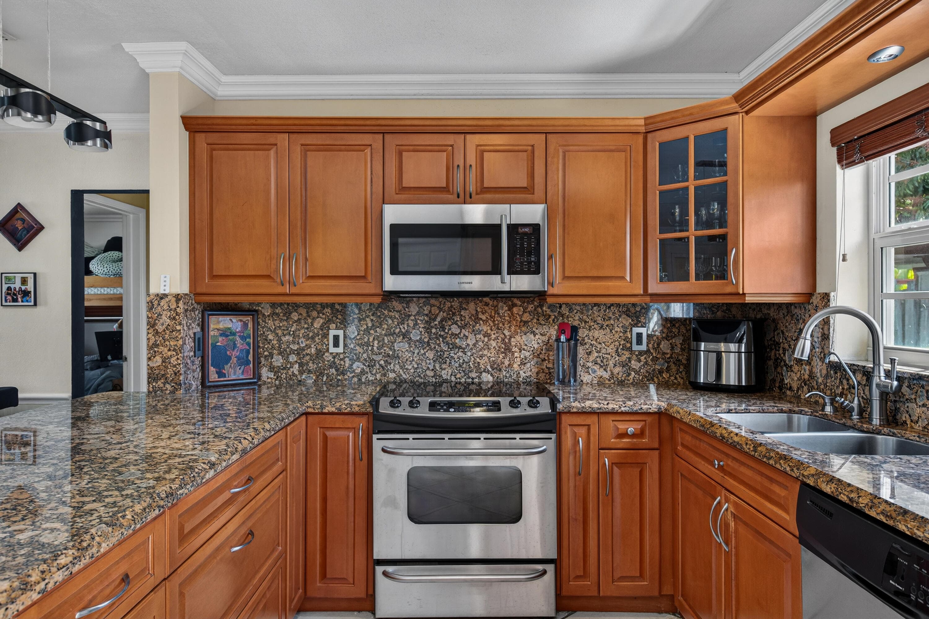 270 NE 42nd Street, Oakland Park, FL 33334 — photo 9 of 31