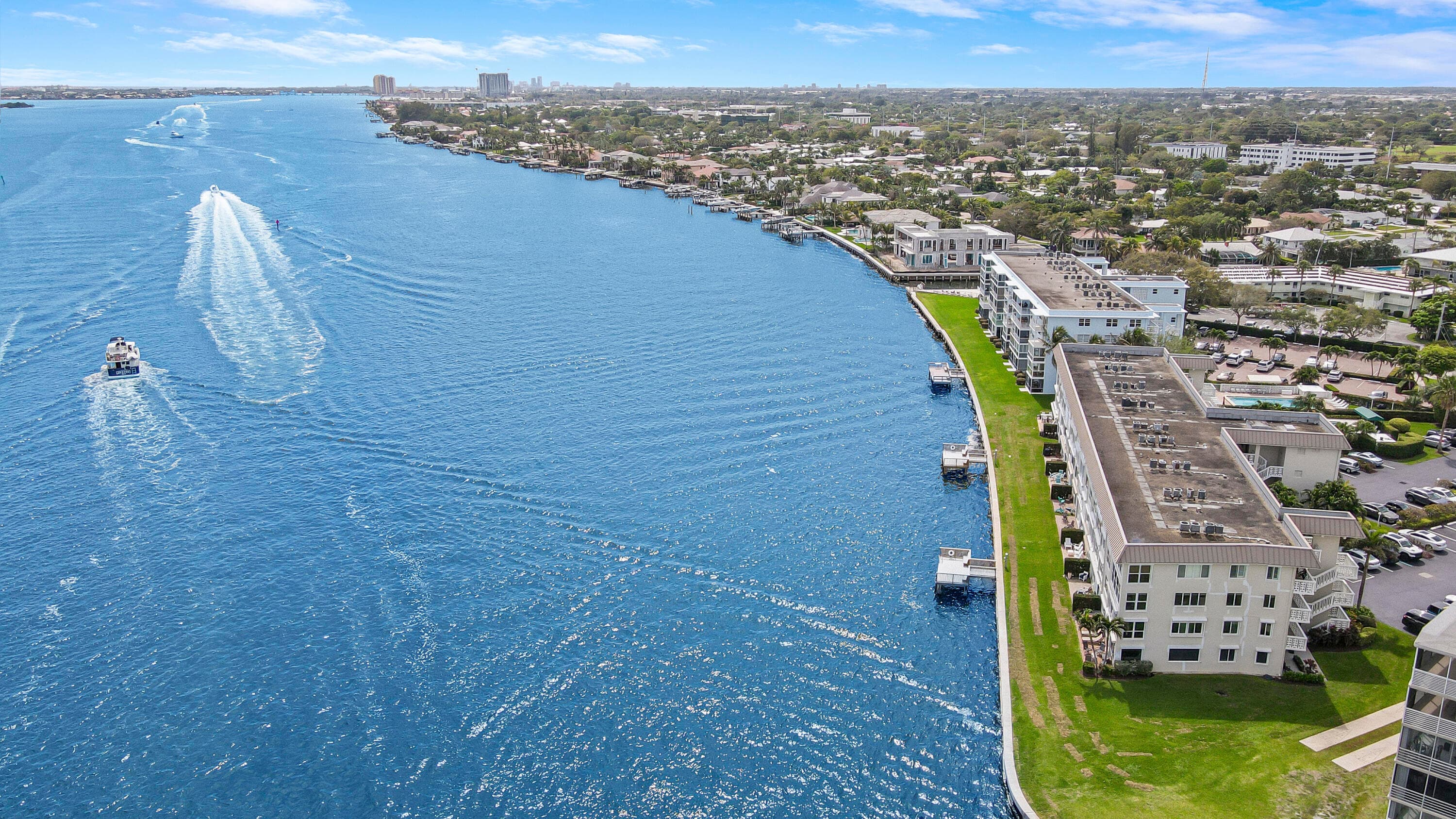 52 Yacht Club Drive 402, North Palm Beach, FL 33408 — photo 1 of 31