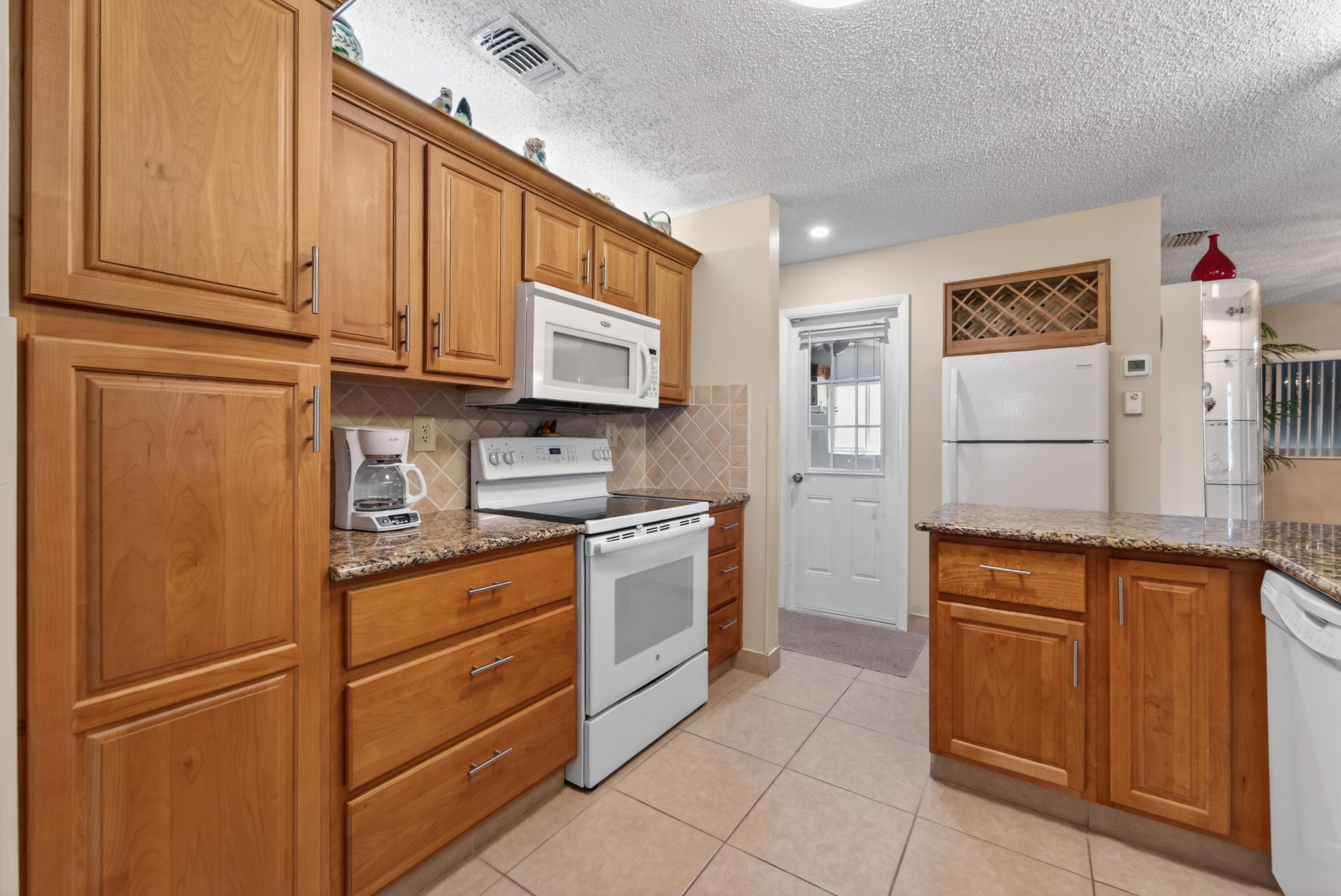 1601 SW 18th Street SW, Boynton Beach, FL 33426 — photo 8 of 27