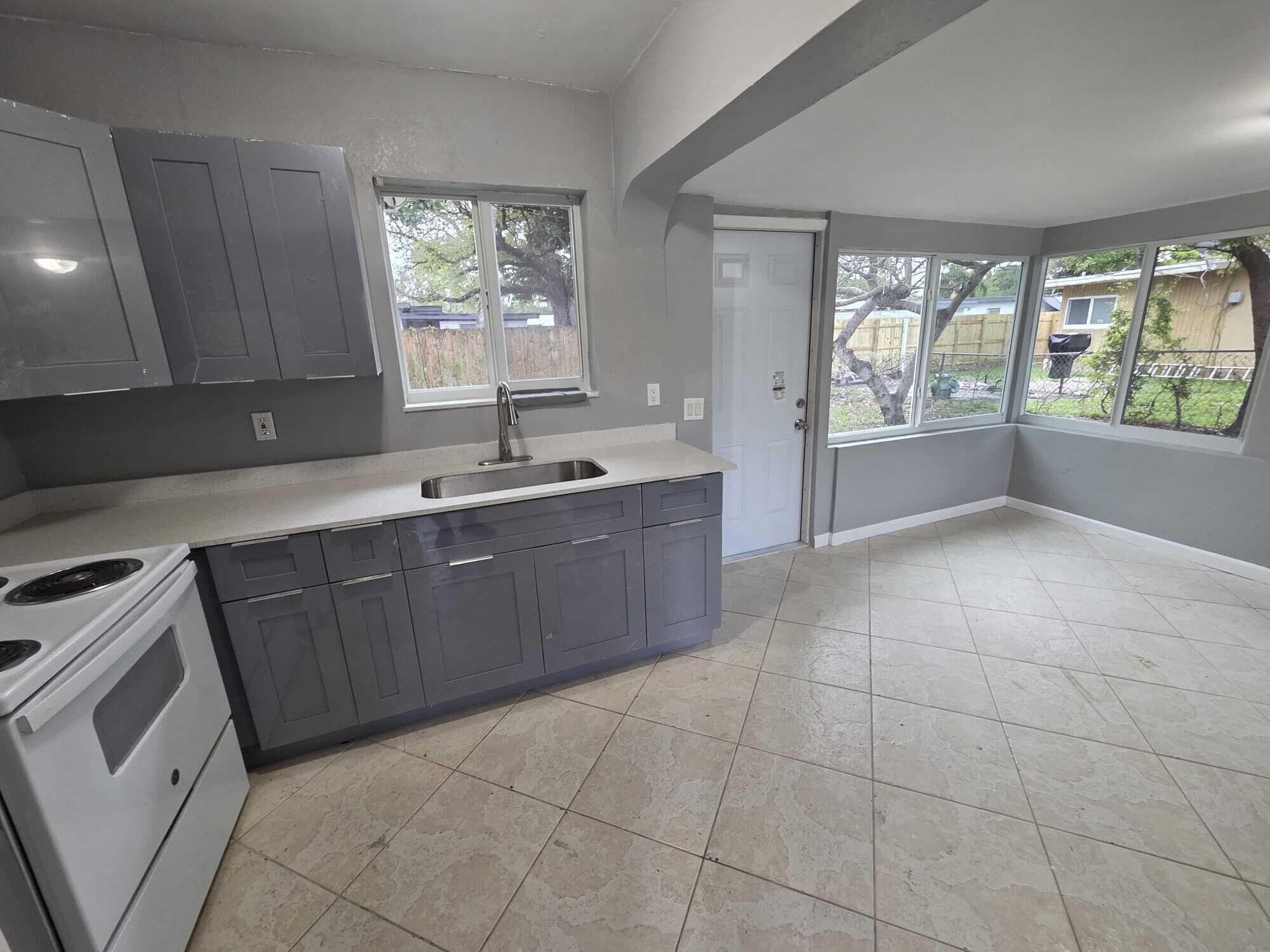 5720 Cleveland Street, Hollywood, FL 33021 — photo 2 of 21