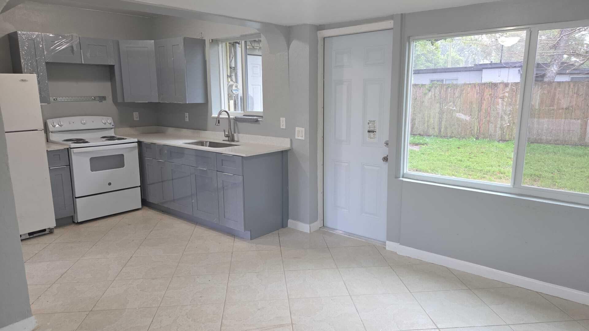 5720 Cleveland Street, Hollywood, FL 33021 — photo 4 of 21