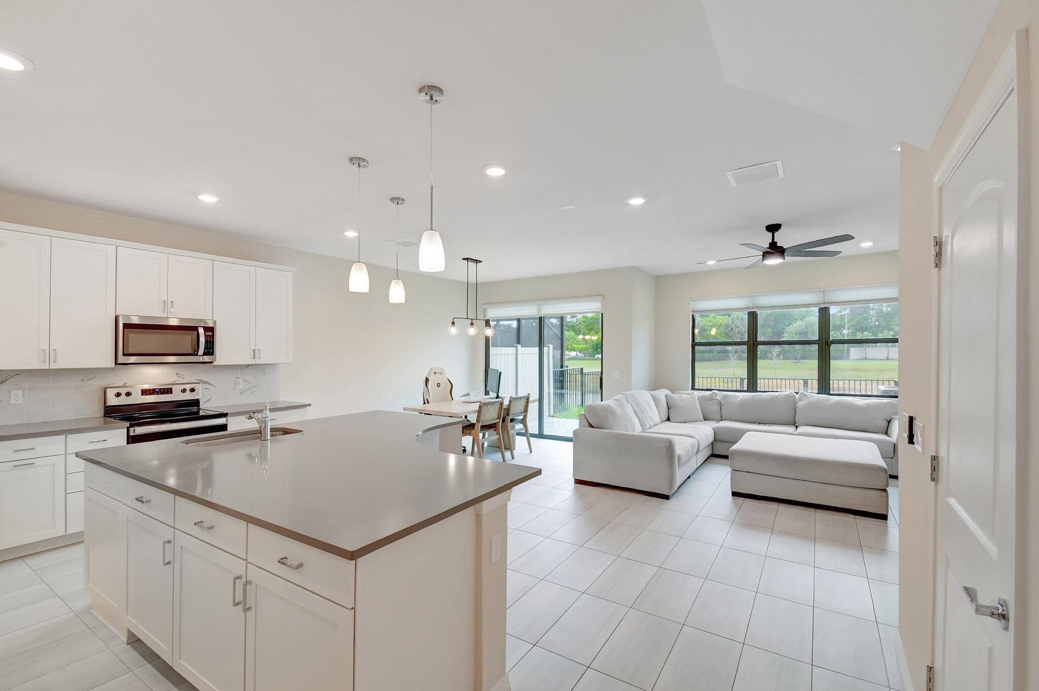 2138 S Appleton Cir Circle S, Oakland Park, FL 33309 — photo 4 of 33