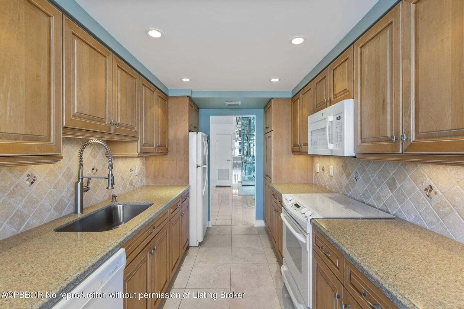 3546 S Ocean Boulevard 601, South Palm Beach, FL 33480 — photo 18 of 46