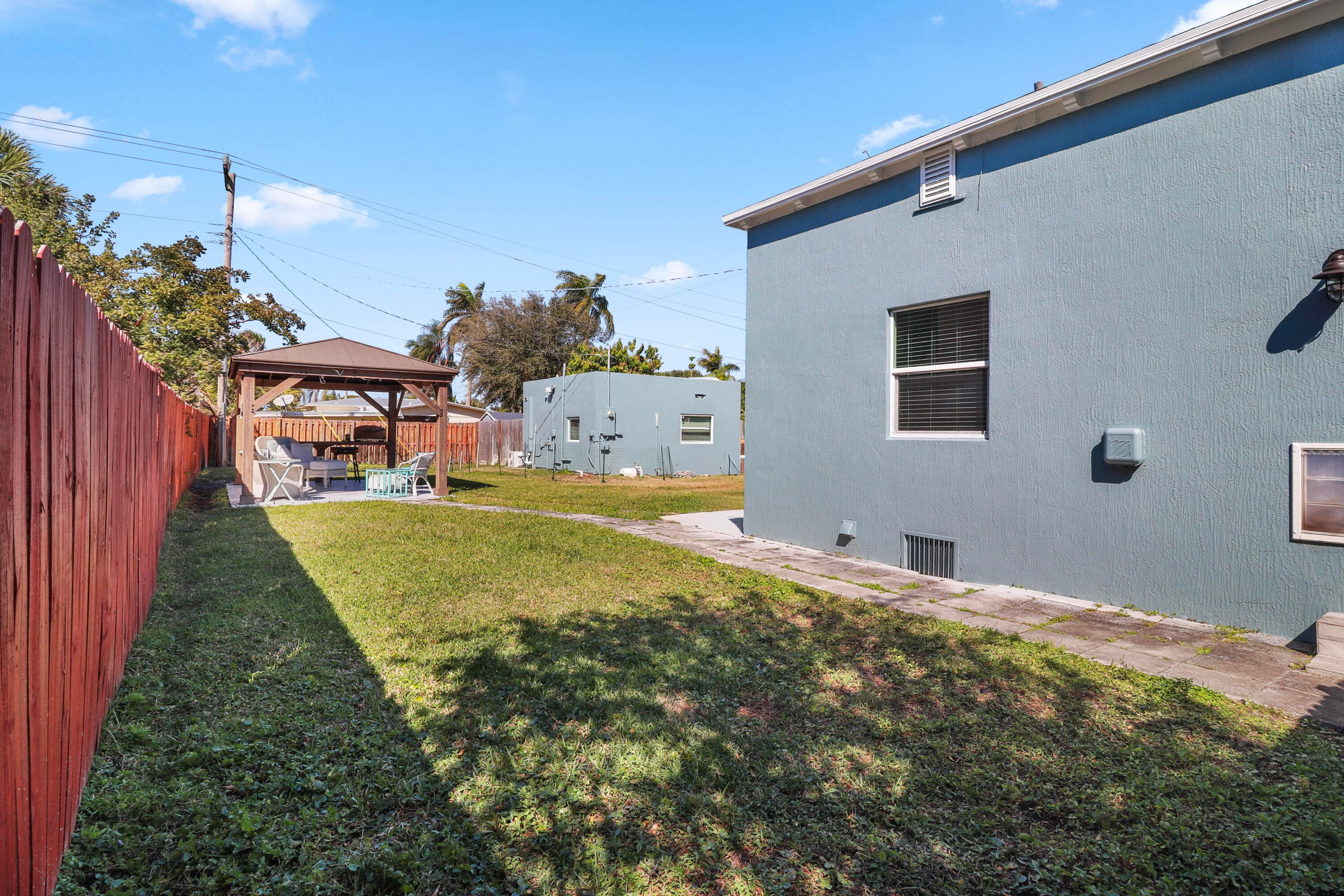 301 Hawthorne Drive, Lake Park, FL 33403 — photo 10 of 39