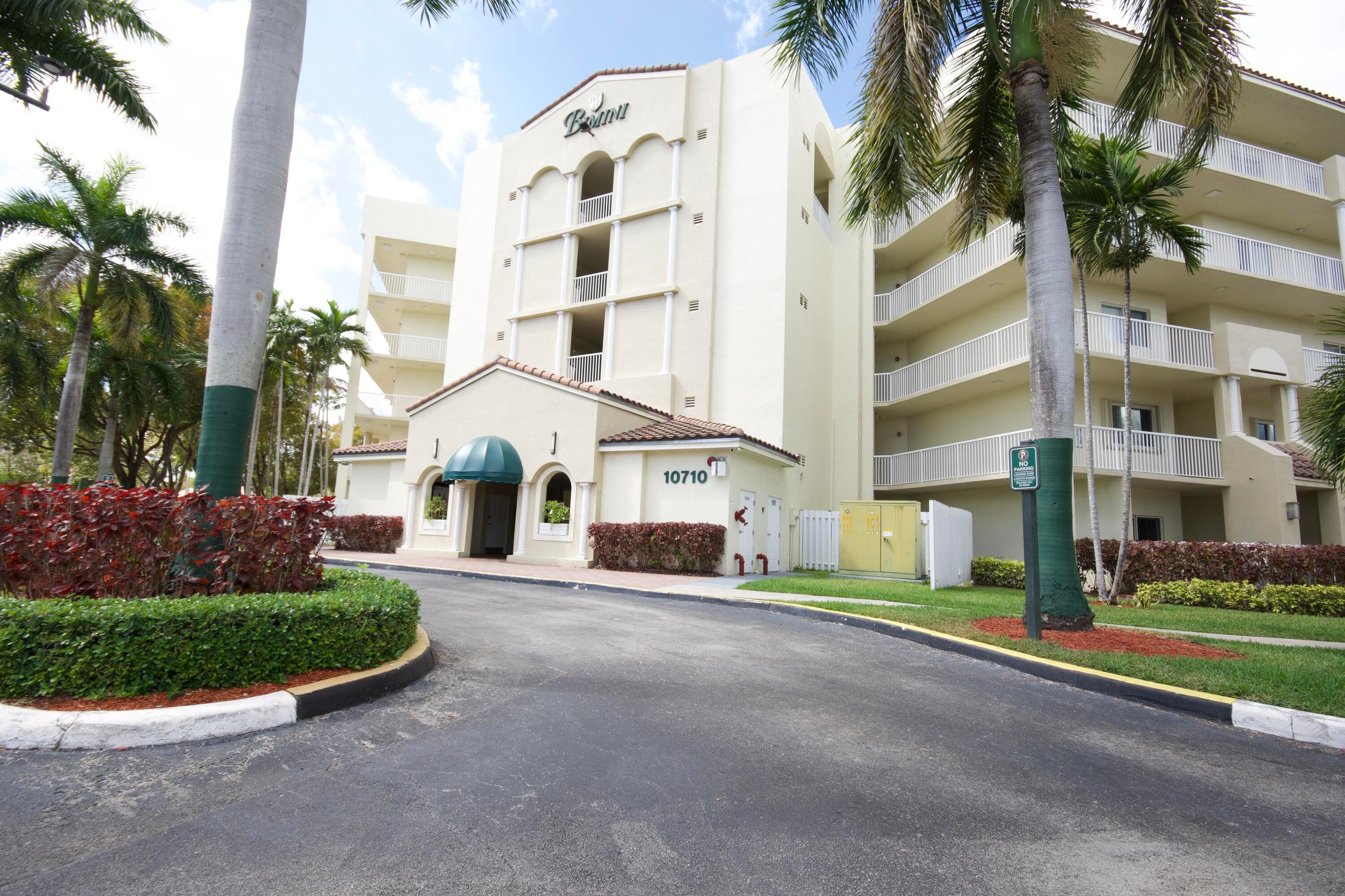 Condominium in Doral — photo 1 of 12