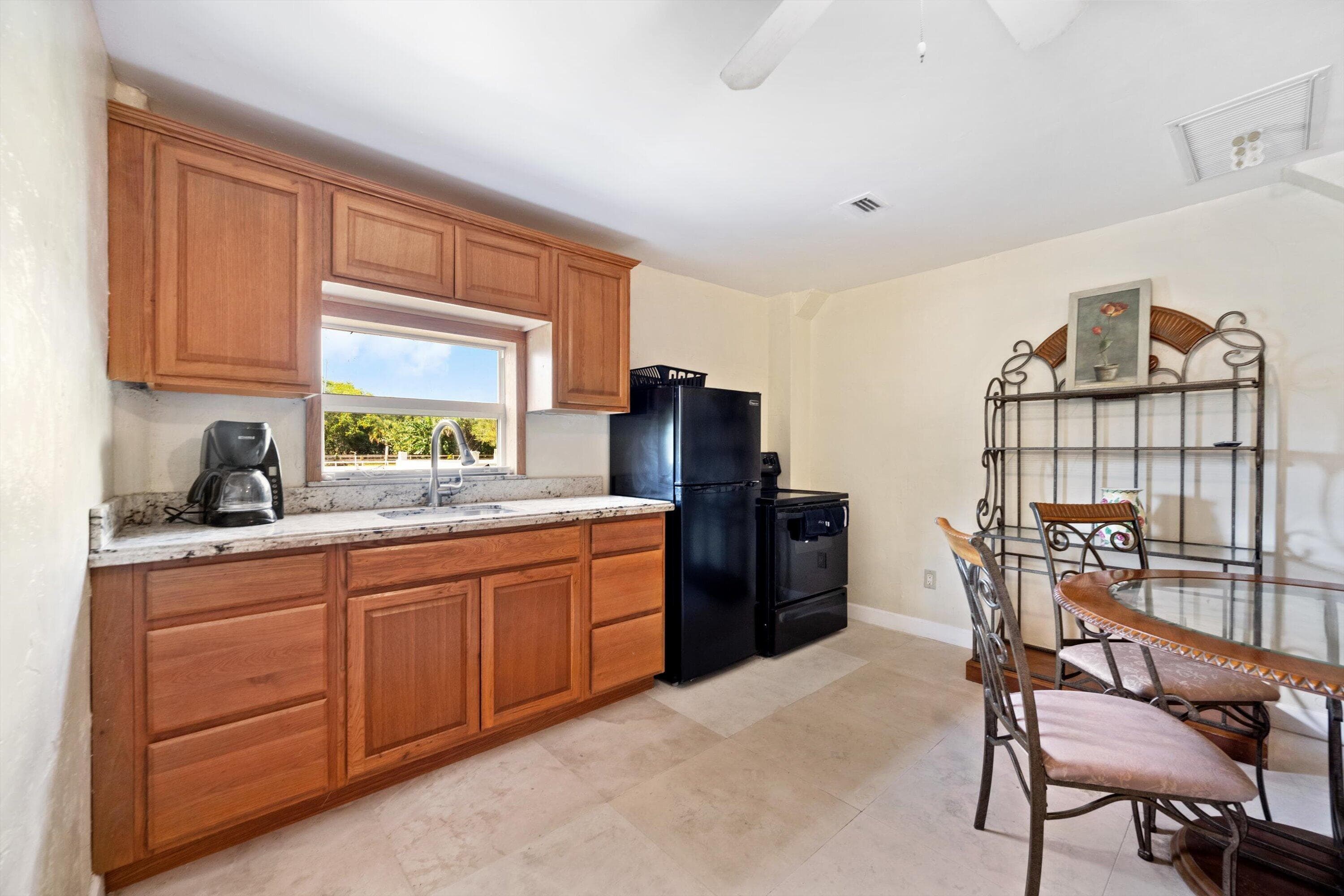 13717 E Citrus Drive, Loxahatchee Groves, FL 33470 — photo 13 of 41