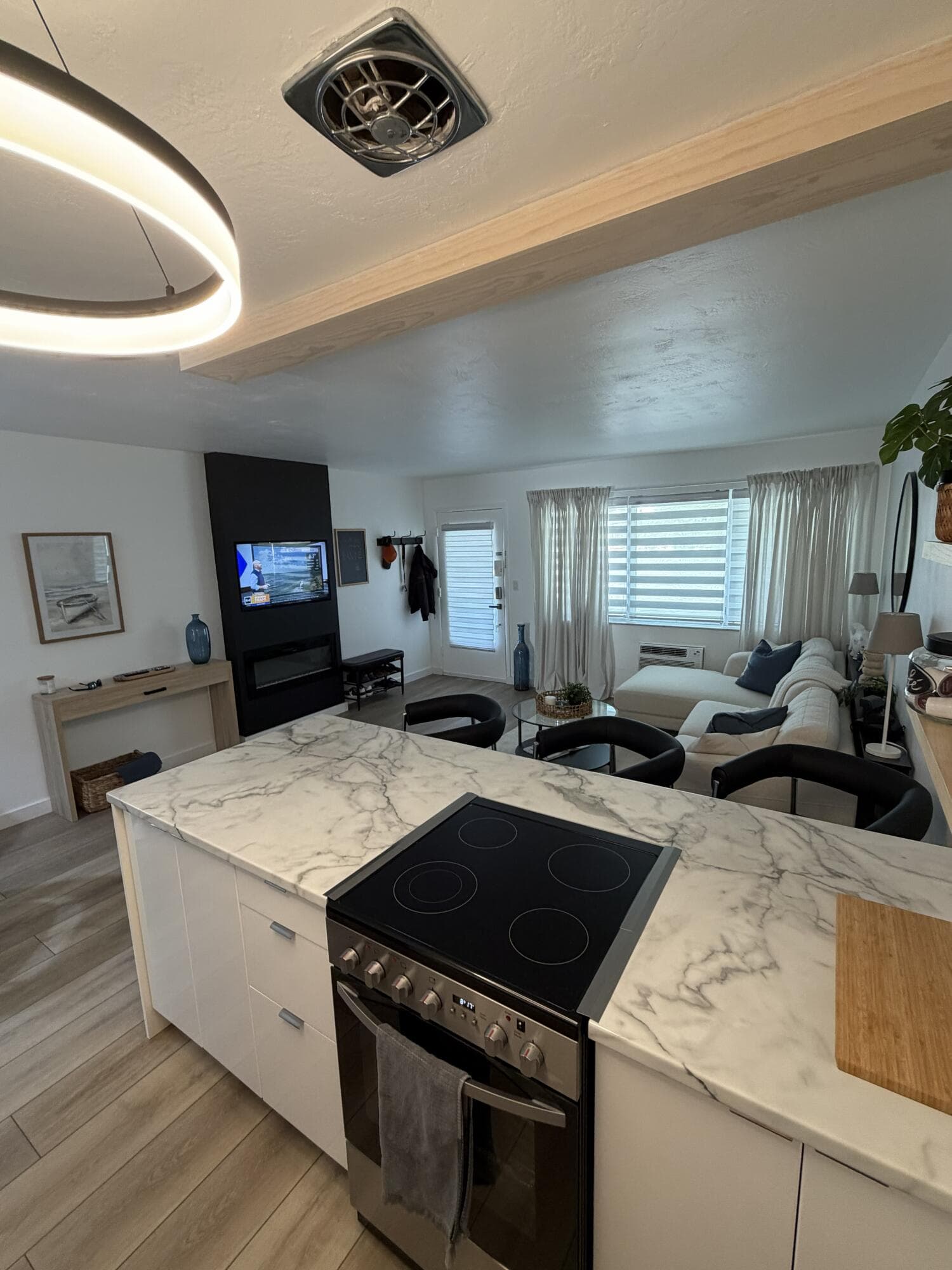 1015 SW 11th Avenue 14K, Hallandale Beach, FL 33009 — photo 18 of 39