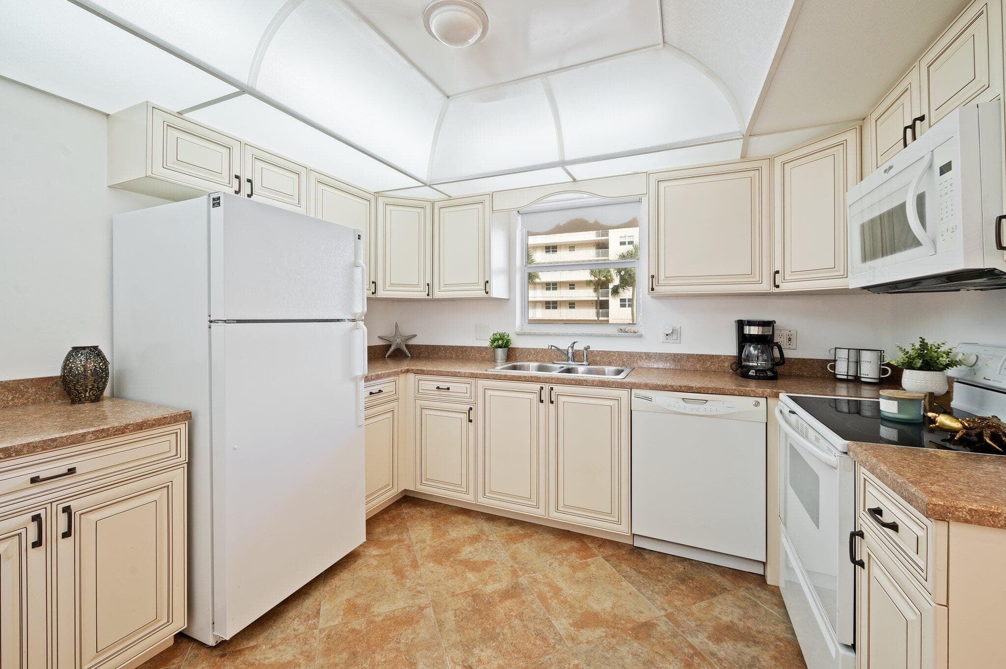 1050 Hillsboro Mile Unit 203w, Hillsboro Beach, FL 33062 — photo 15 of 30