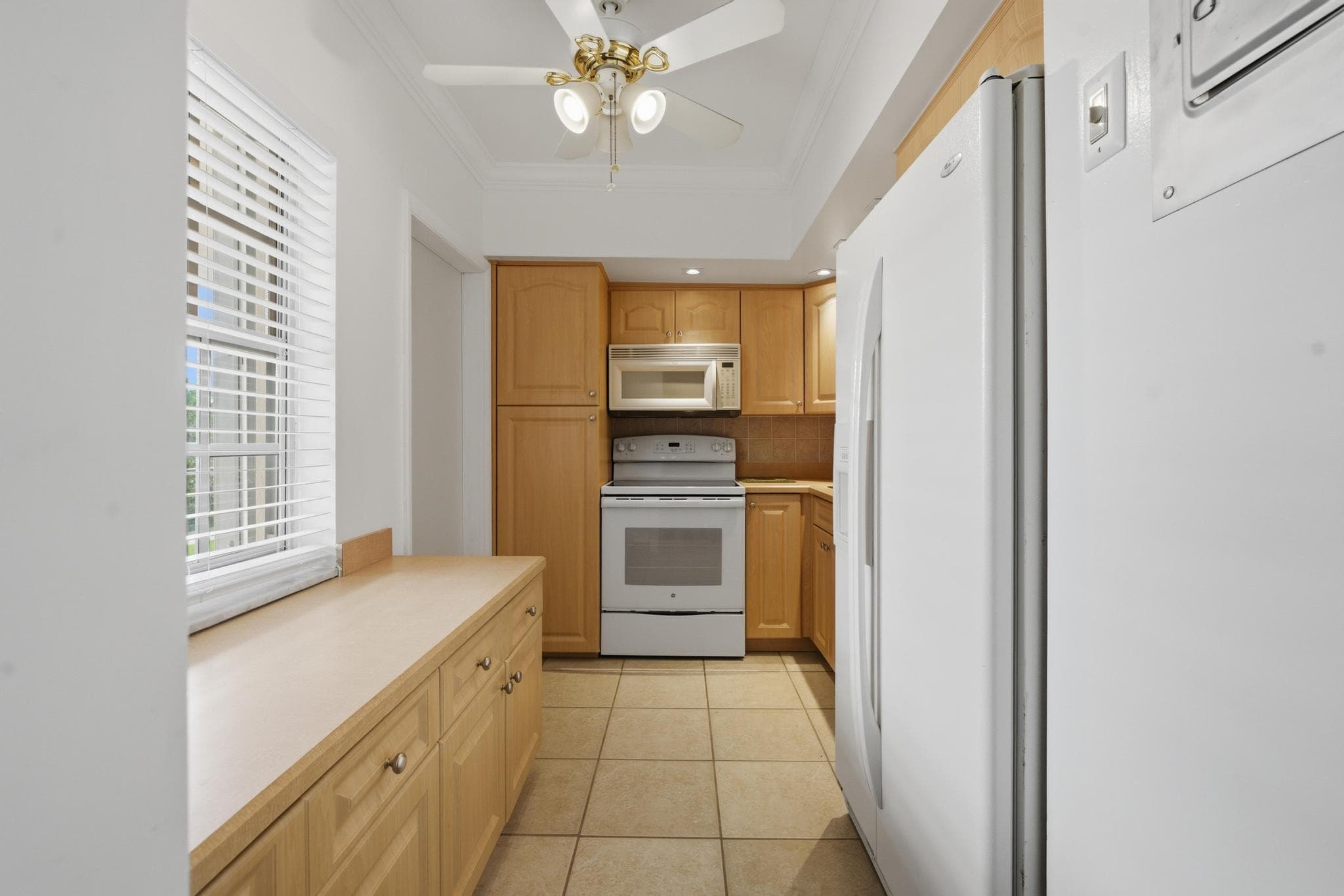 2801 N Palm Aire Drive 402, Pompano Beach, FL 33069 — photo 5 of 23