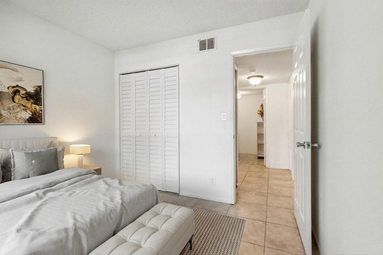 2729 S Oakland Forest Drive 102, Oakland Park, FL 33309 — photo 8 of 16