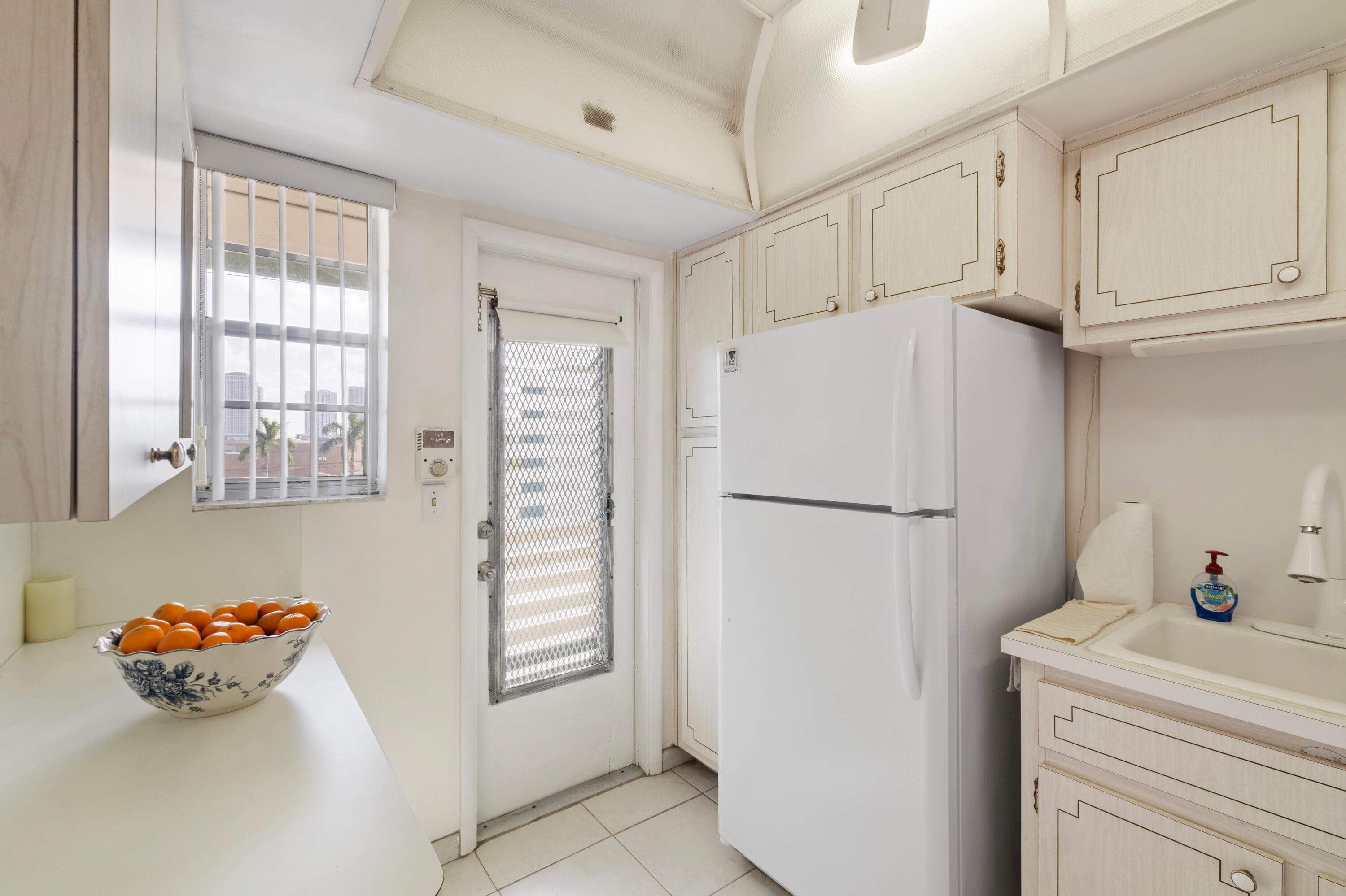 1333 E Hallandale Beach Boulevard 409, Hallandale Beach, FL 33009 — photo 28 of 40
