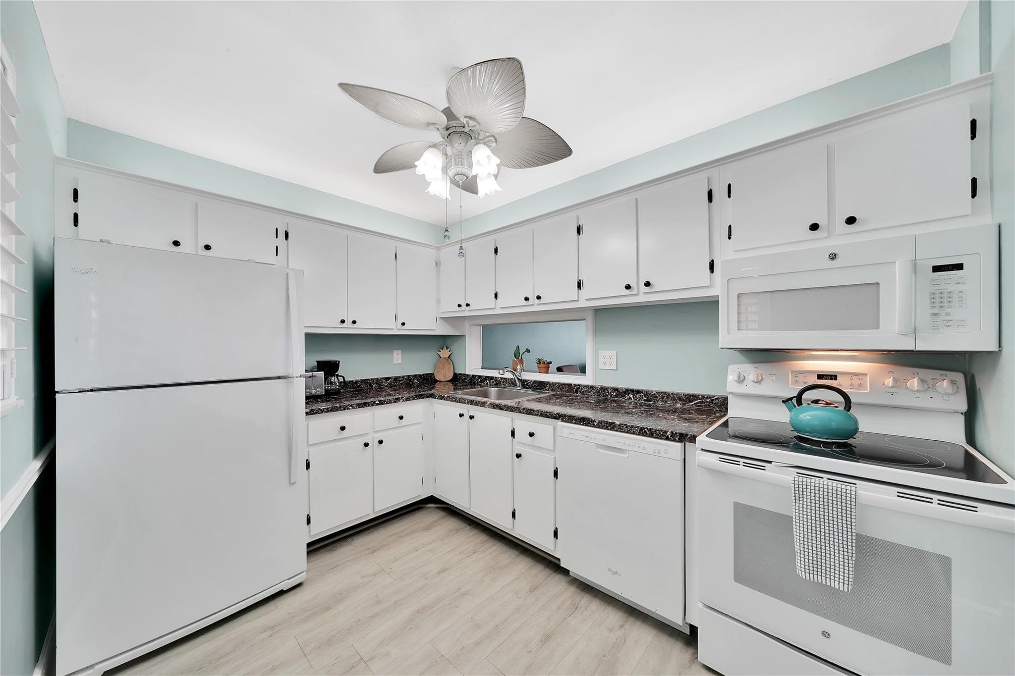 5250 Las Verdes Circle 212, Delray Beach, FL 33484 — photo 6 of 34