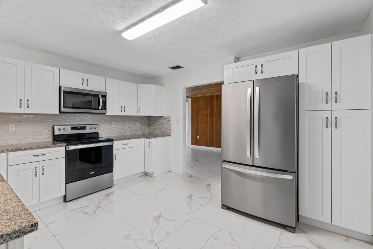1412 Bayshore Drive, Fort Pierce, FL 34949 — photo 9 of 21
