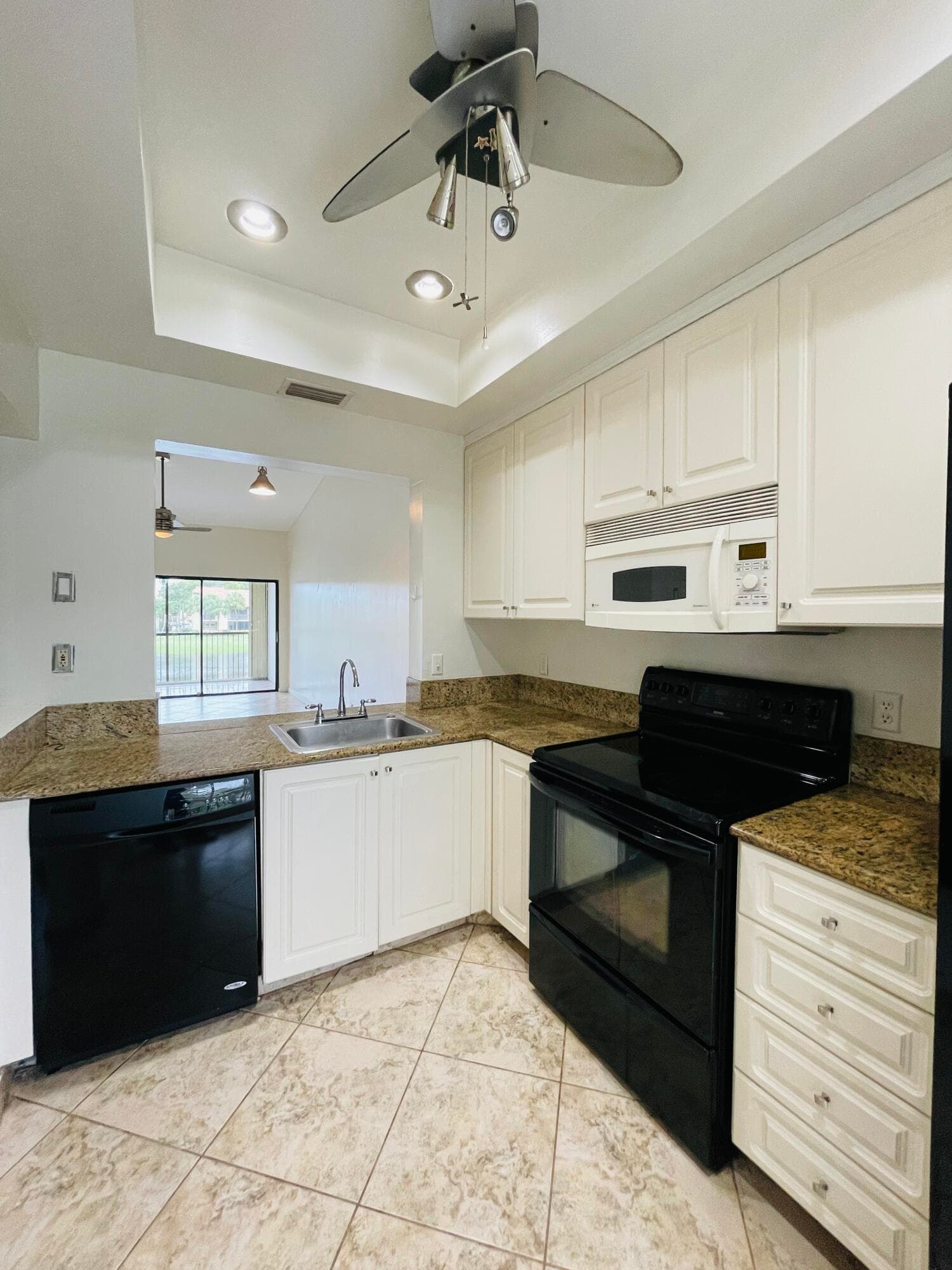 2297 SW 15th Street 122, Deerfield Beach, FL 33442 — photo 9 of 47
