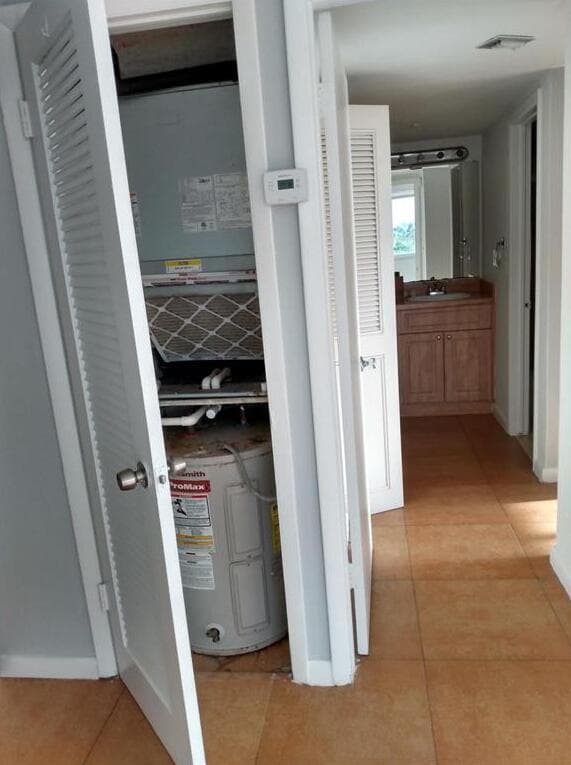 8001 Crespi Boulevard 5c, Miami Beach, FL 33141 — photo 7 of 8