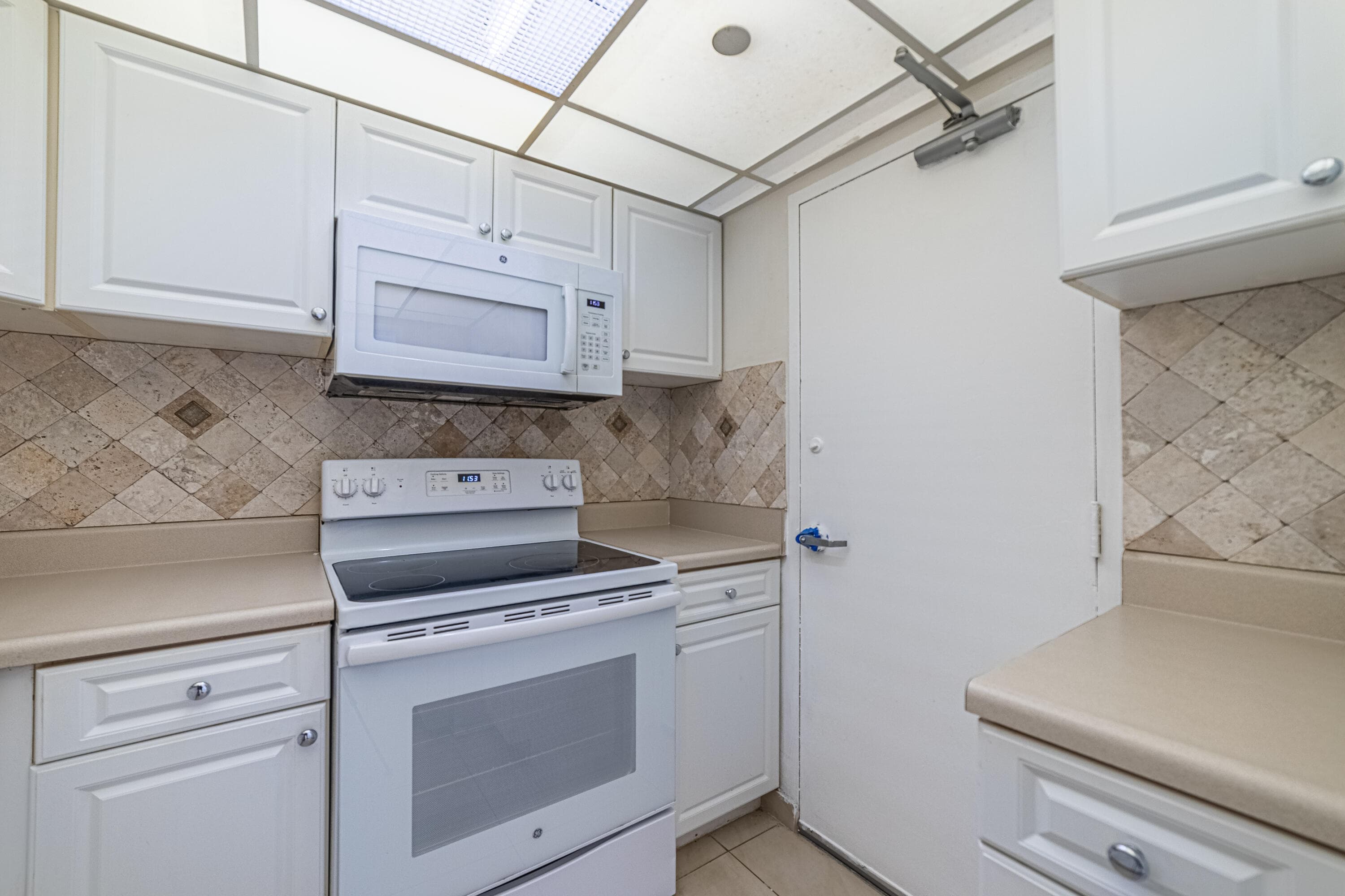 1200 West Avenue 1521, Miami Beach, FL 33139 — photo 14 of 33