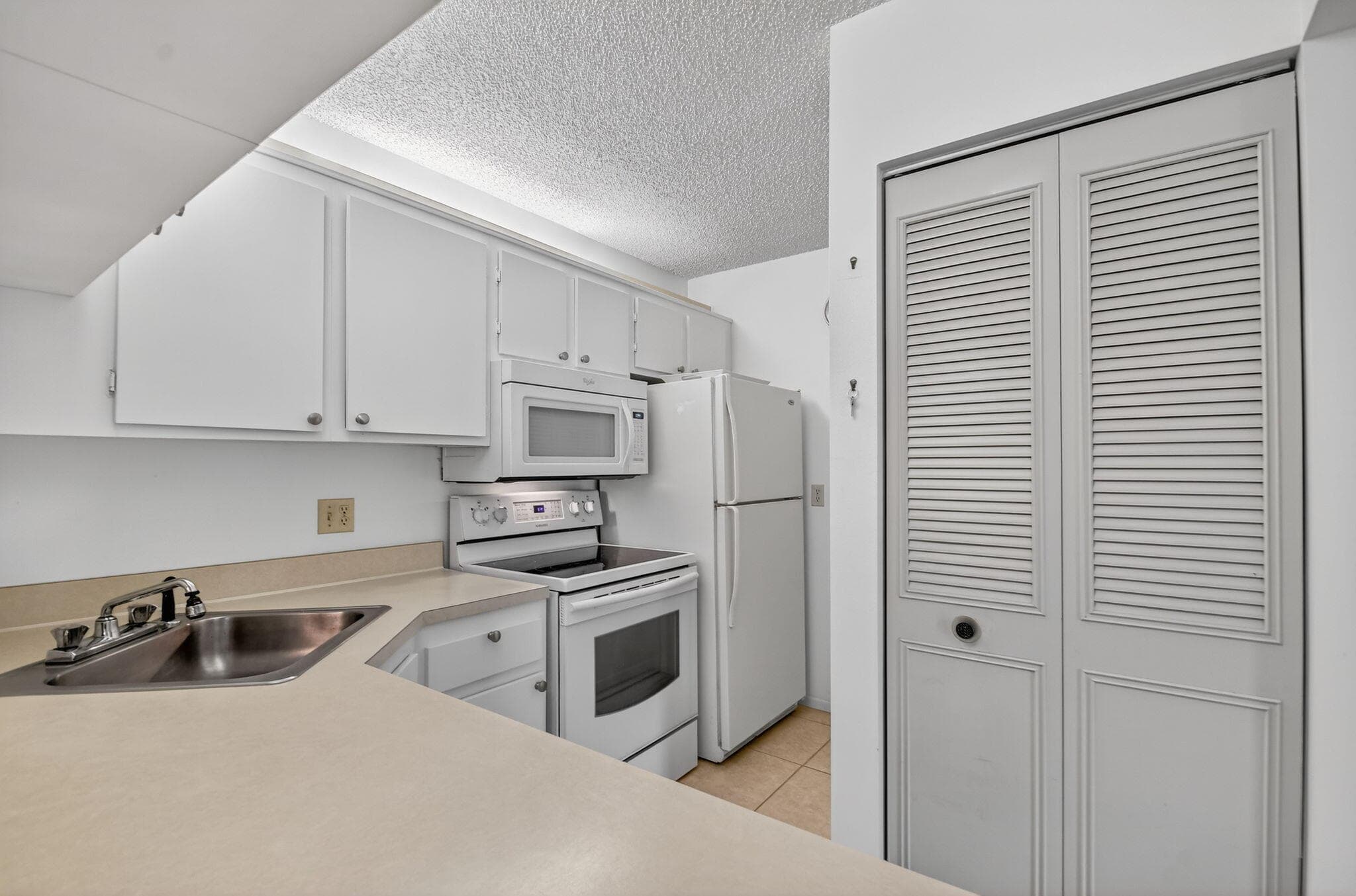 627 Sea Pine Way B2, Greenacres, FL 33415 — photo 14 of 37