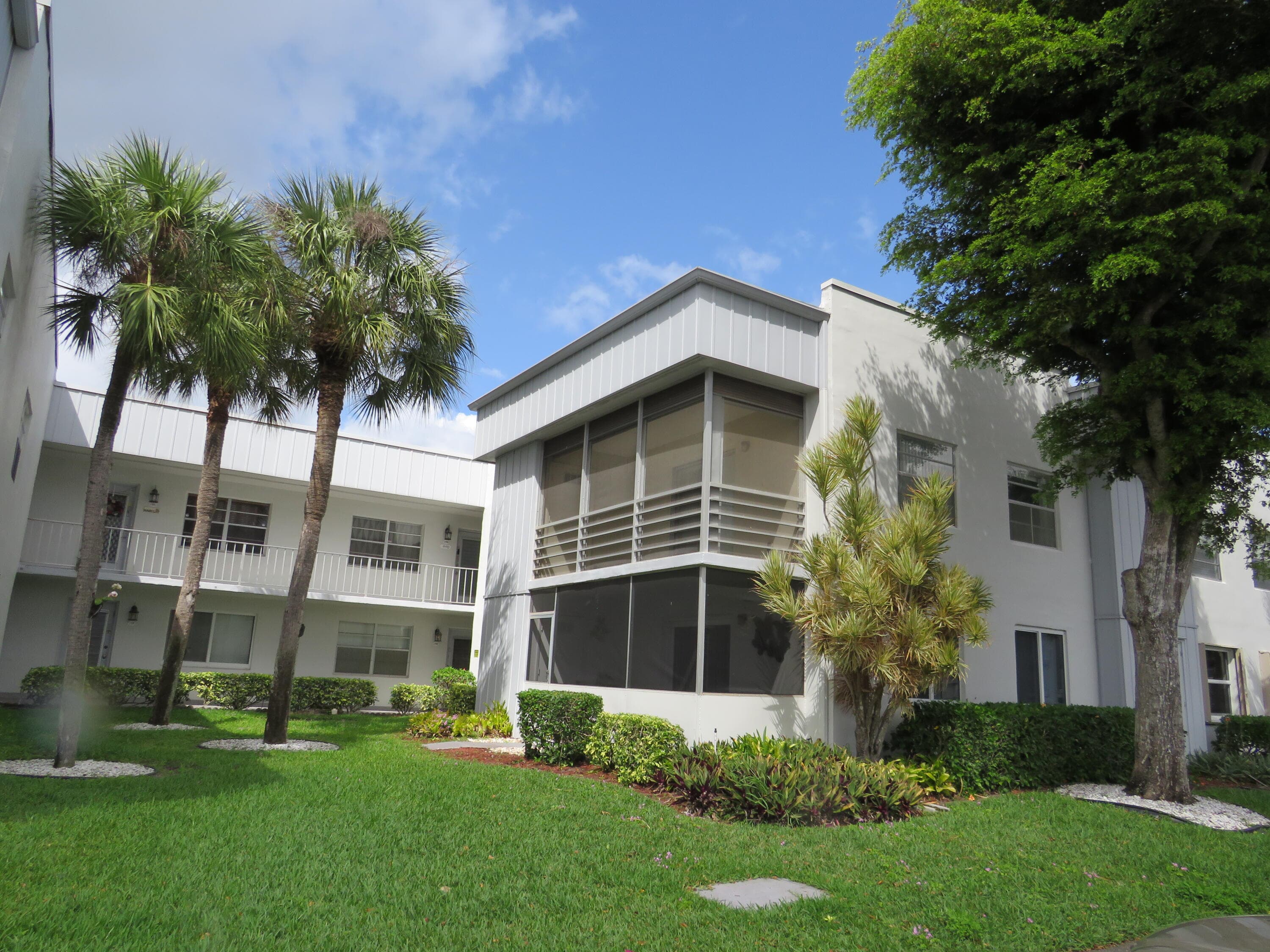 557 Burgundy L, Delray Beach, FL 33484 — photo 1 of 21