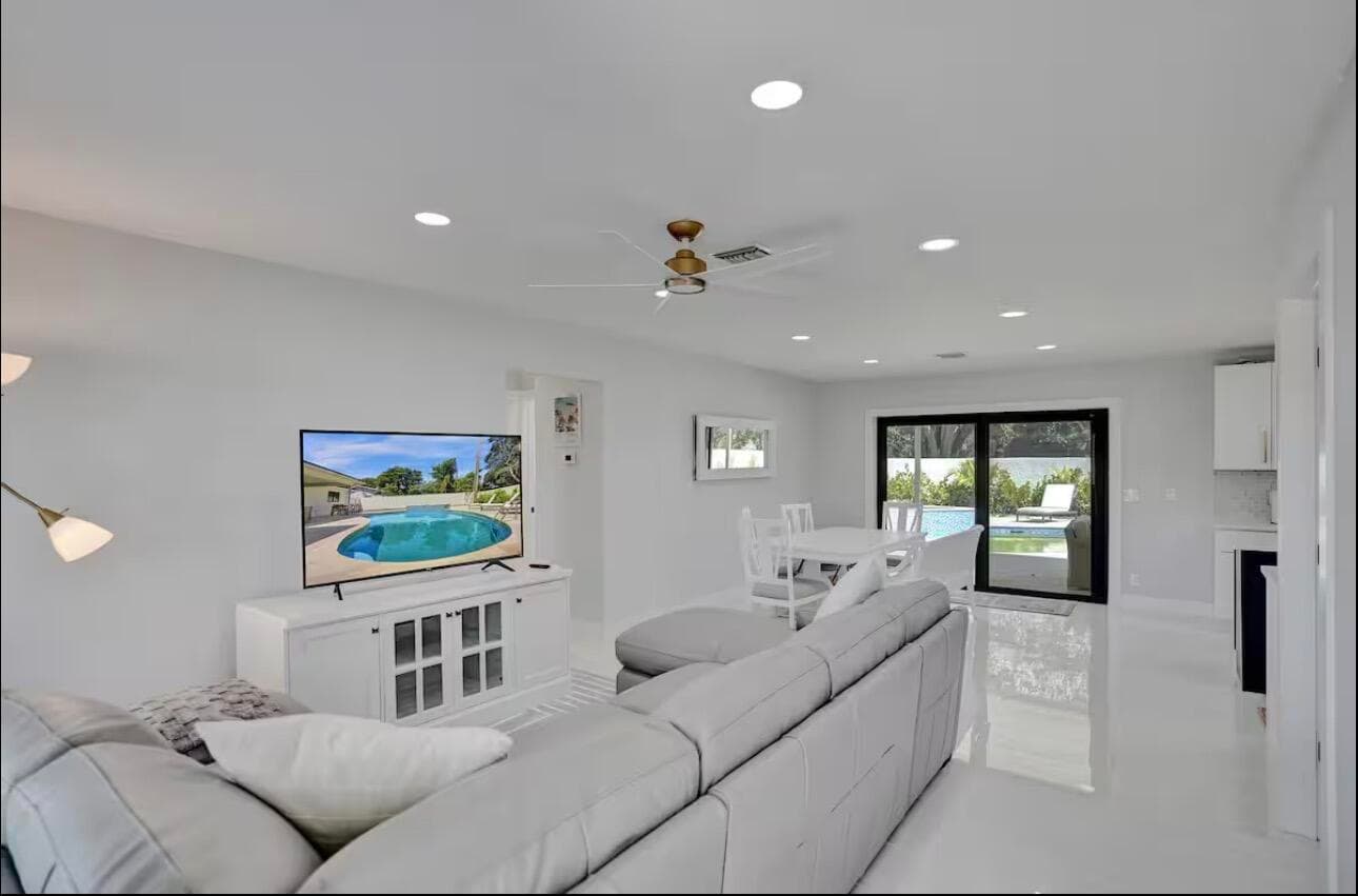 521 Curlew Road, Delray Beach, FL 33444 — photo 8 of 24