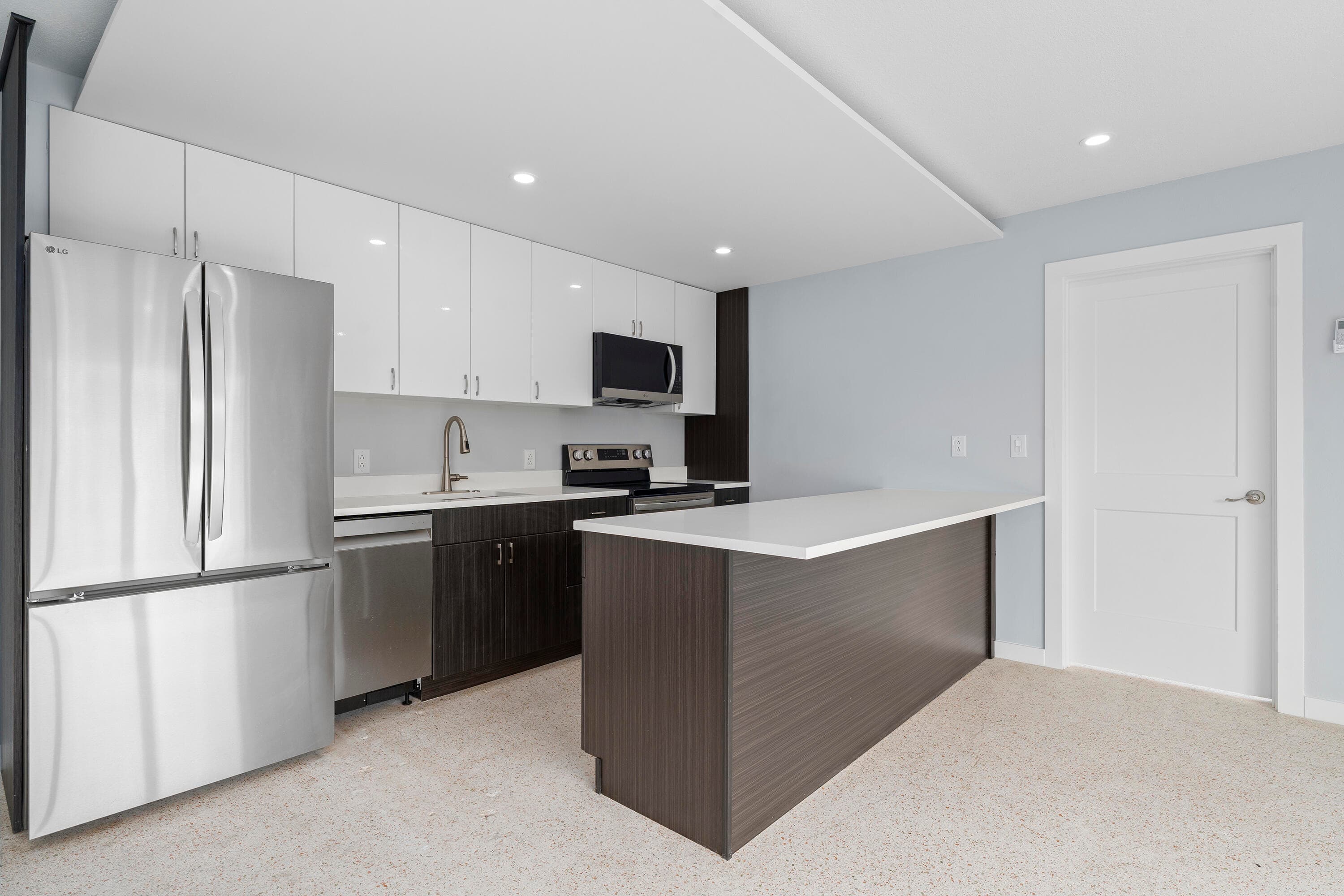3220 NE 7th Place 3, Pompano Beach, FL 33062 — photo 2 of 9