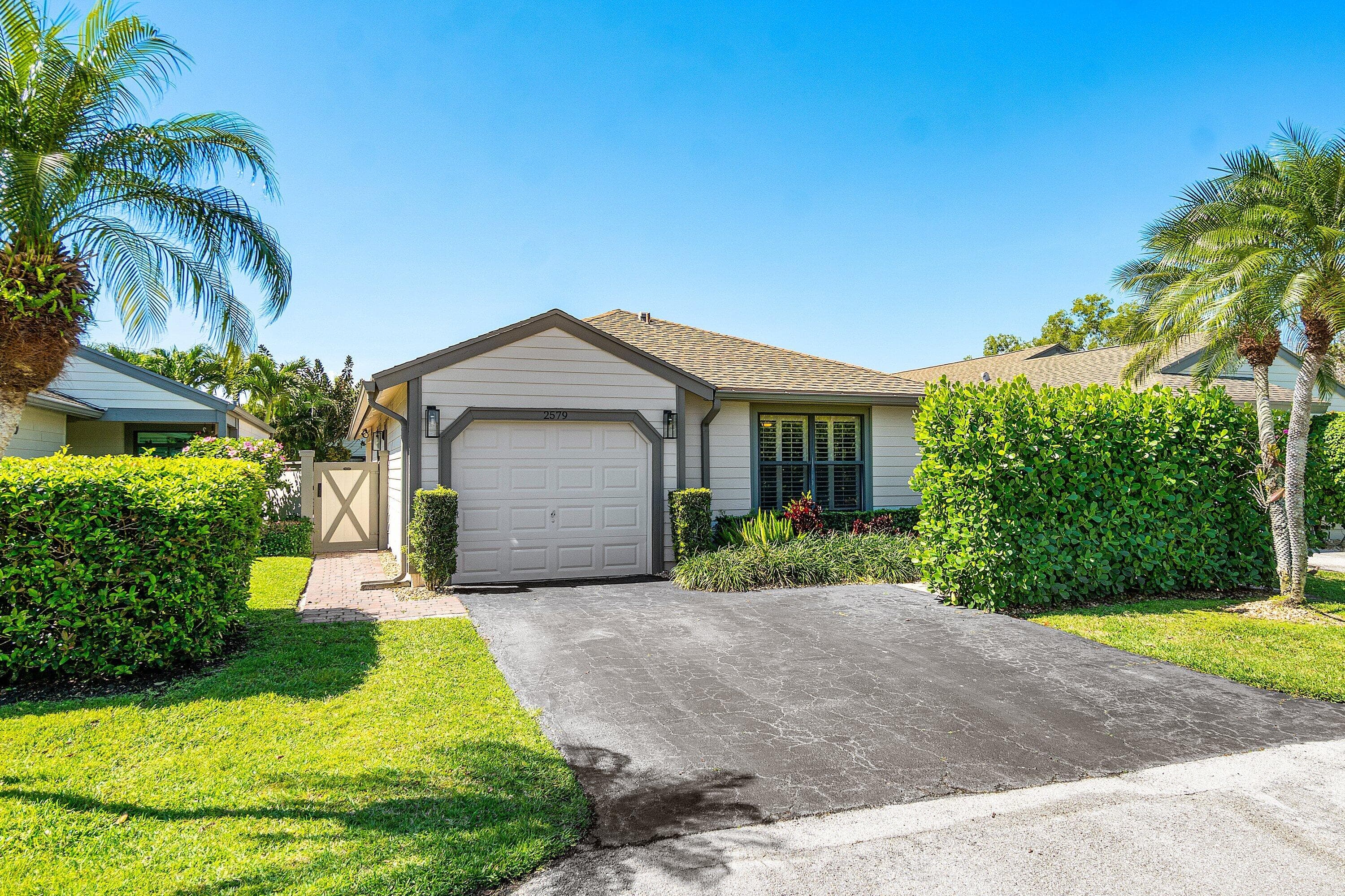 2579 Bedford Mews Drive, Wellington, FL 33414 — photo 2 of 27