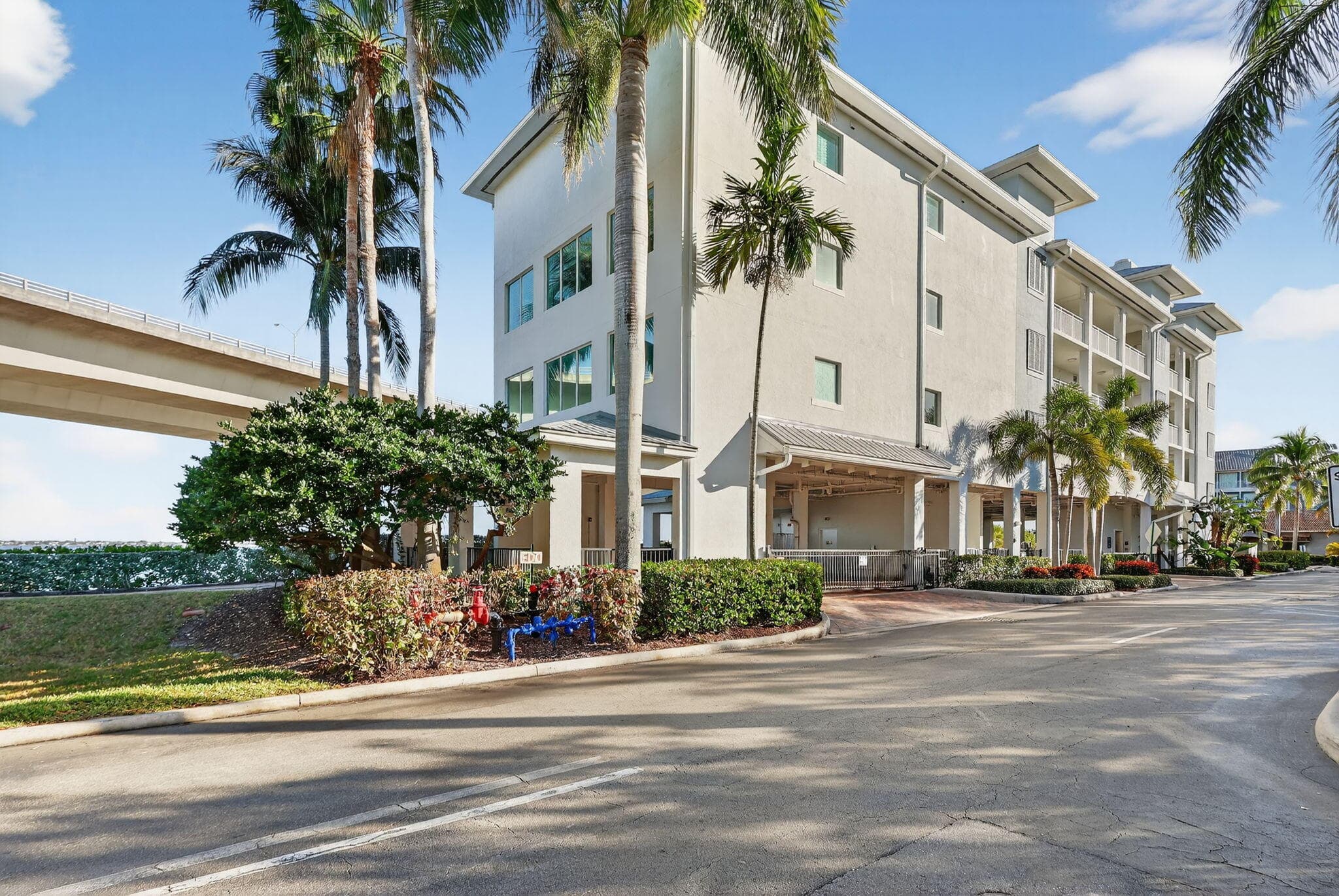 415 NW Flagler Avenue 403, Stuart, FL 34994 — photo 2 of 52