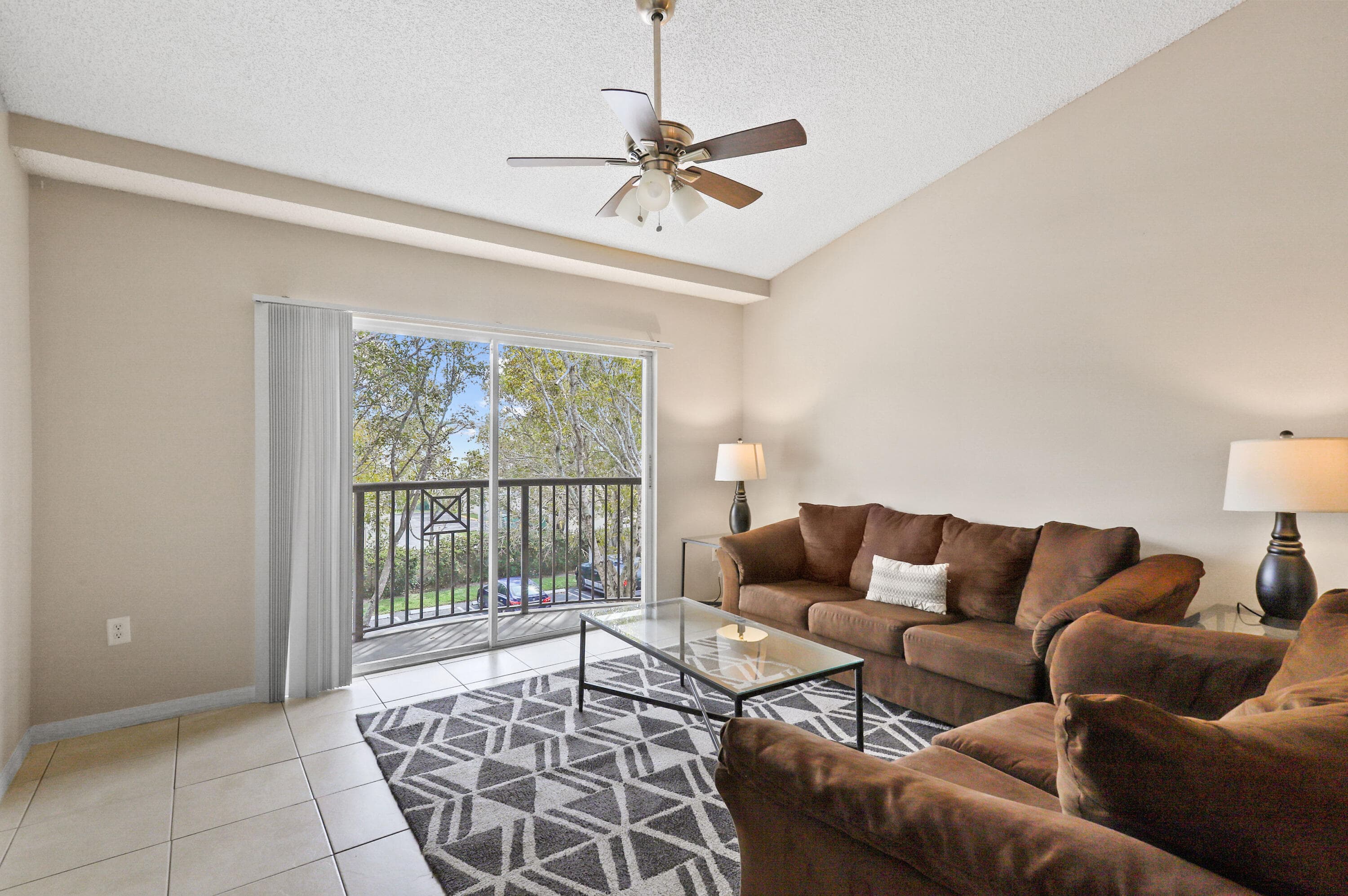 4159 N Haverhill Road 1319, West Palm Beach, FL 33417 — photo 1 of 26