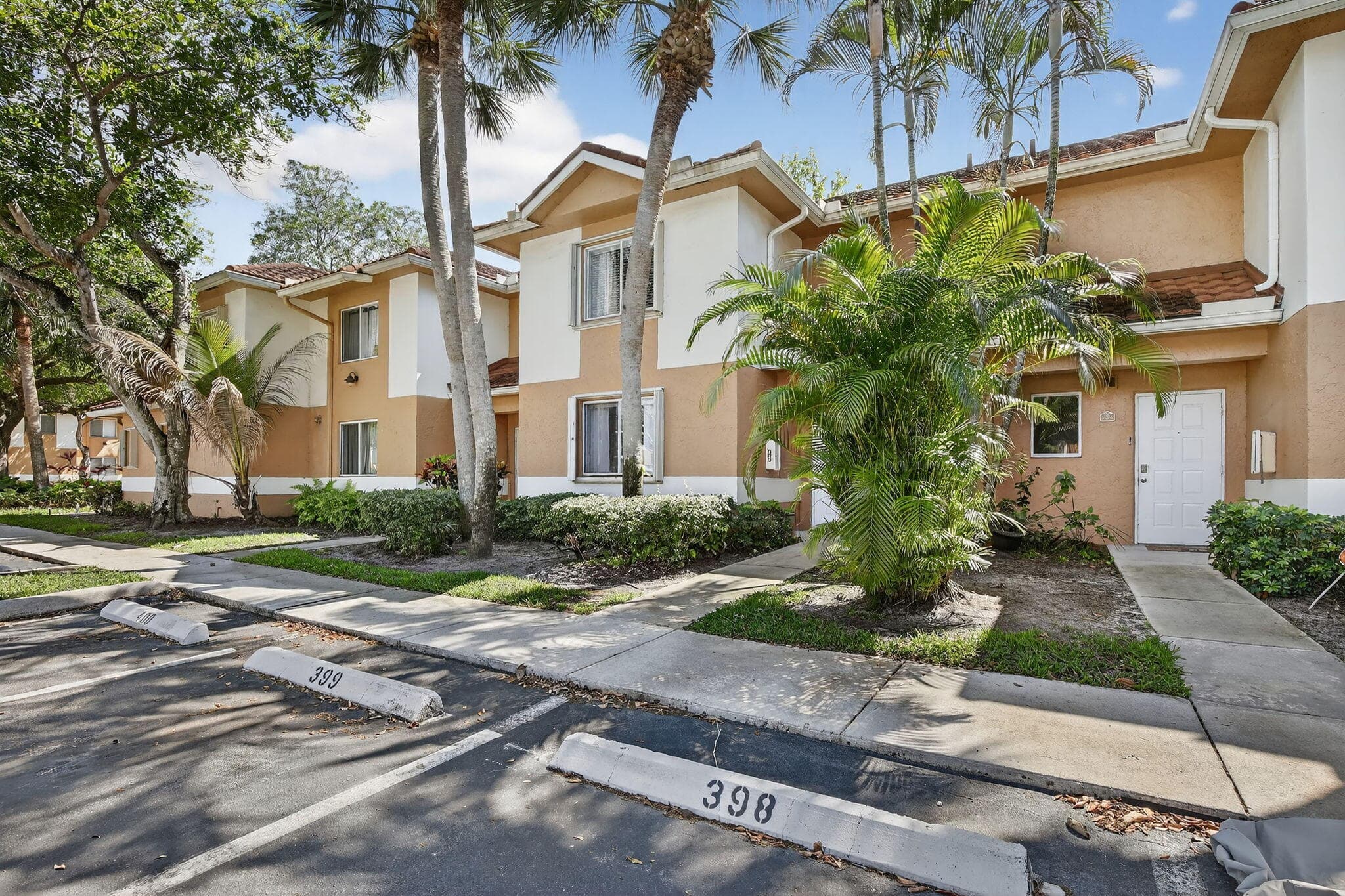 807 NW 91st Terrace NW 807, Plantation, FL 33324 — photo 1 of 58