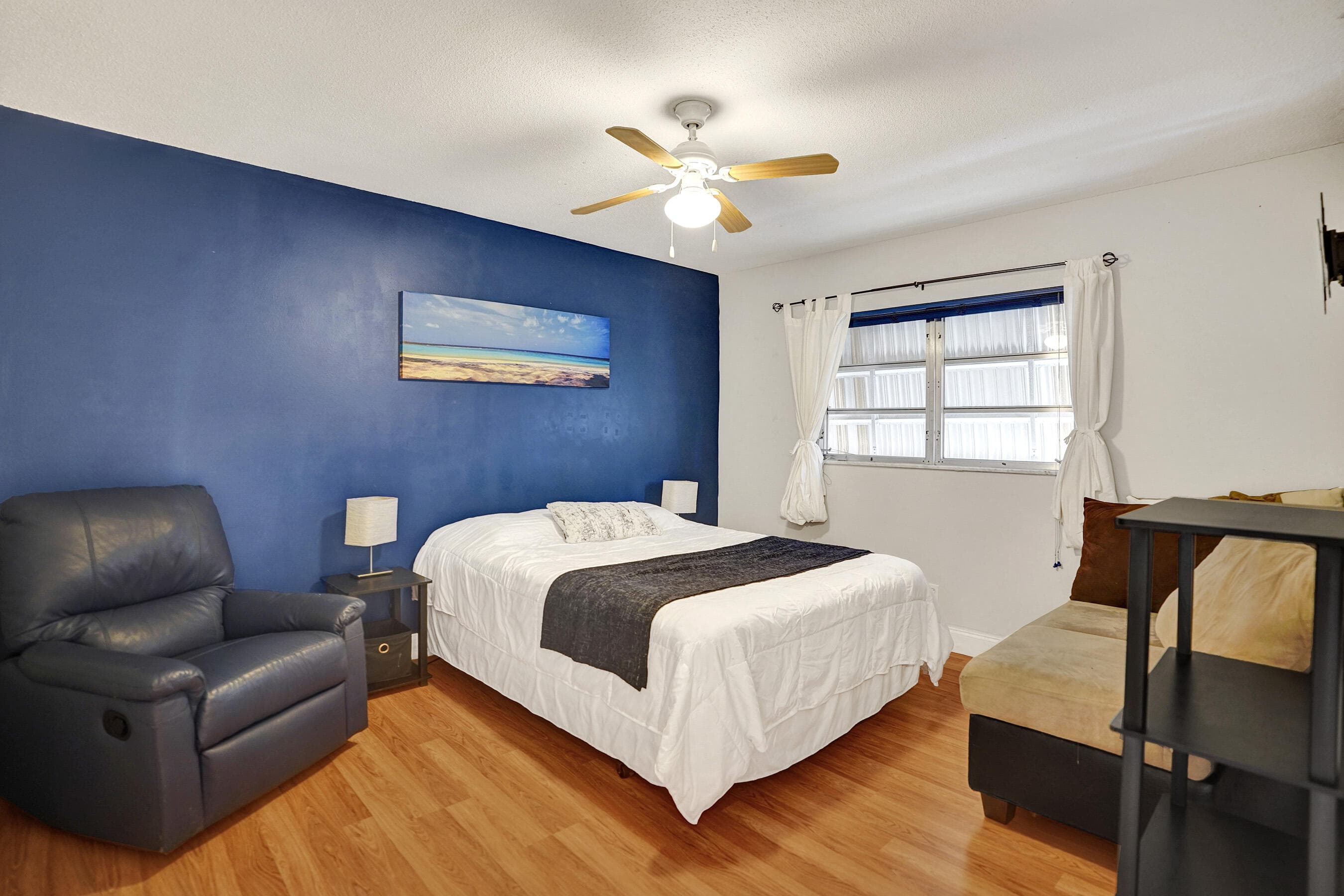 218 NE 12th Avenue 401, Hallandale Beach, FL 33009 — photo 13 of 16