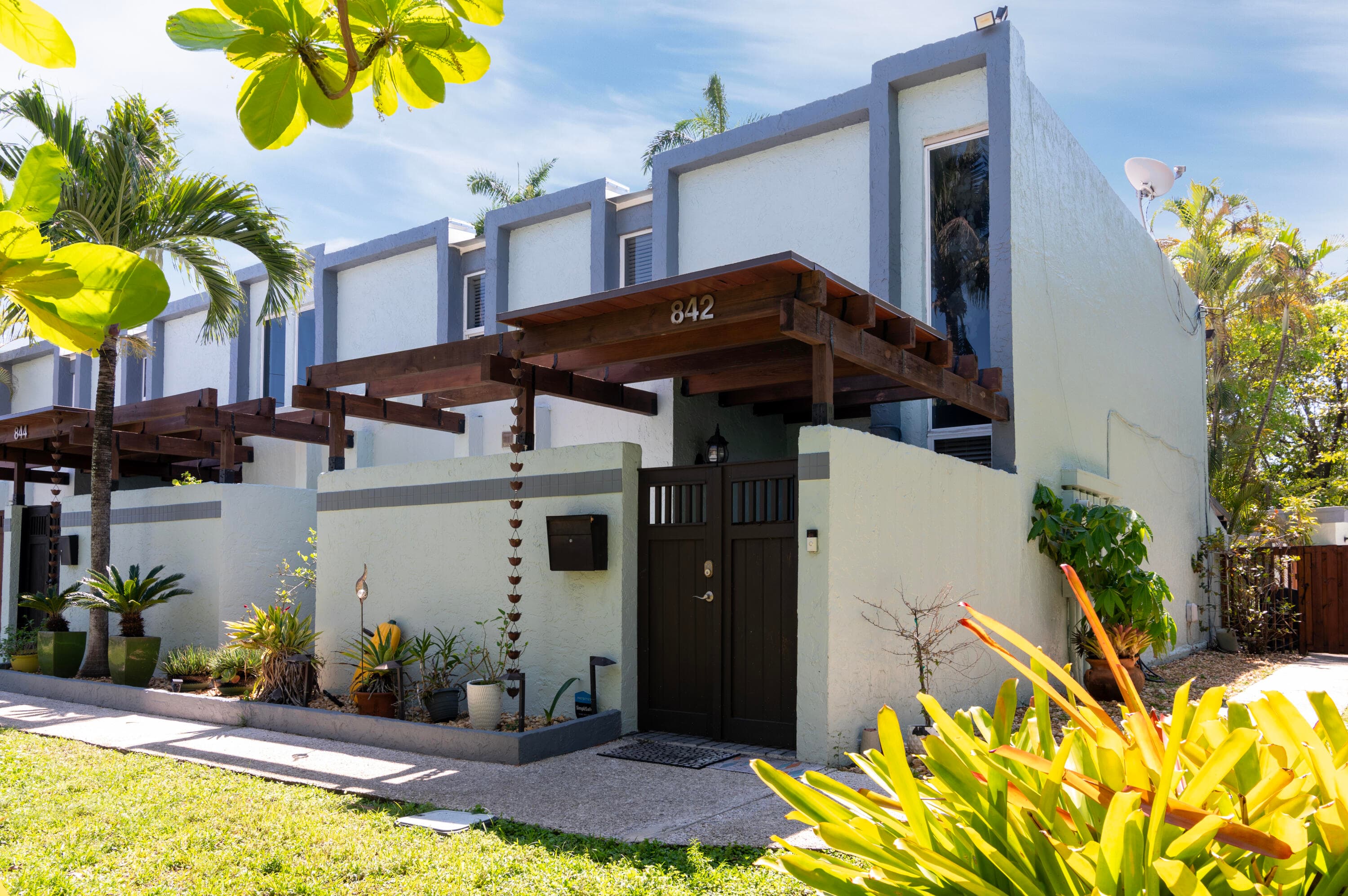 842 NE 20th Drive 842, Wilton Manors, FL 33305 — photo 1 of 24