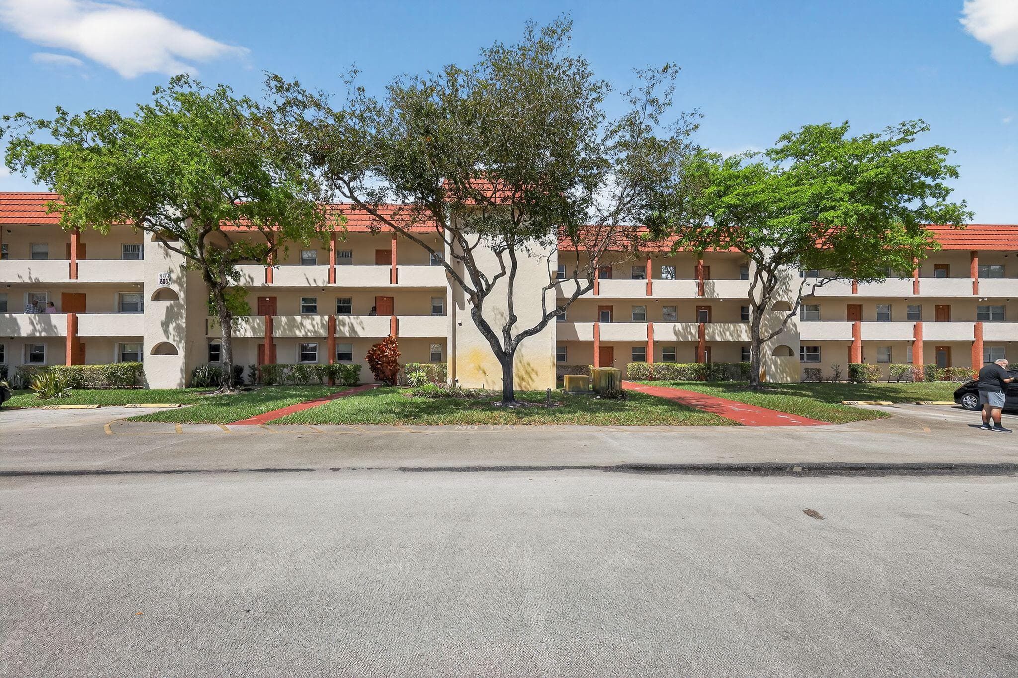 8051 N Sunrise Lakes Drive N 307, Sunrise, FL 33322 — photo 1 of 30