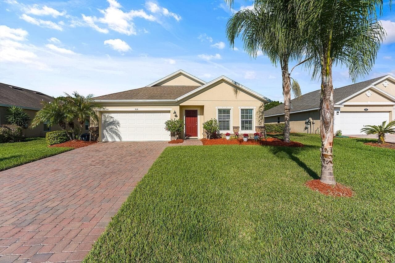 535 Valencia Circle SW, Vero Beach, FL 32968 — photo 3 of 43